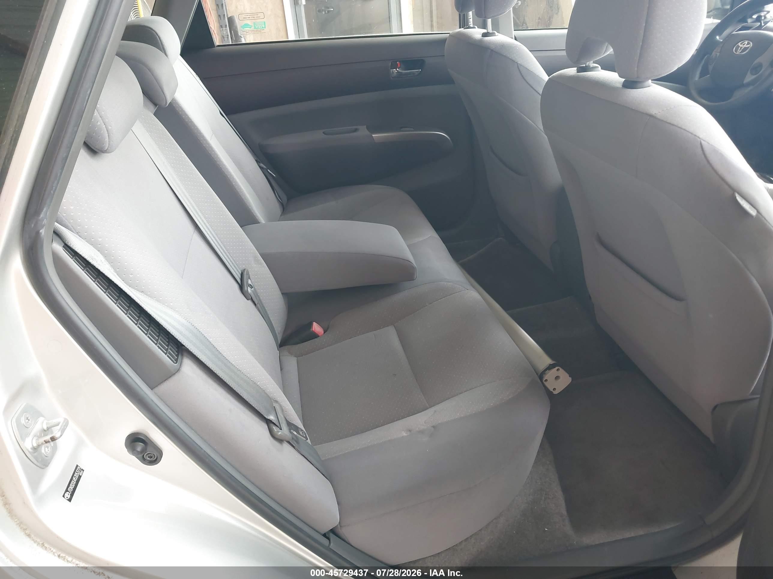2005 Toyota Prius   Silver vin: JTDKB20U453053775