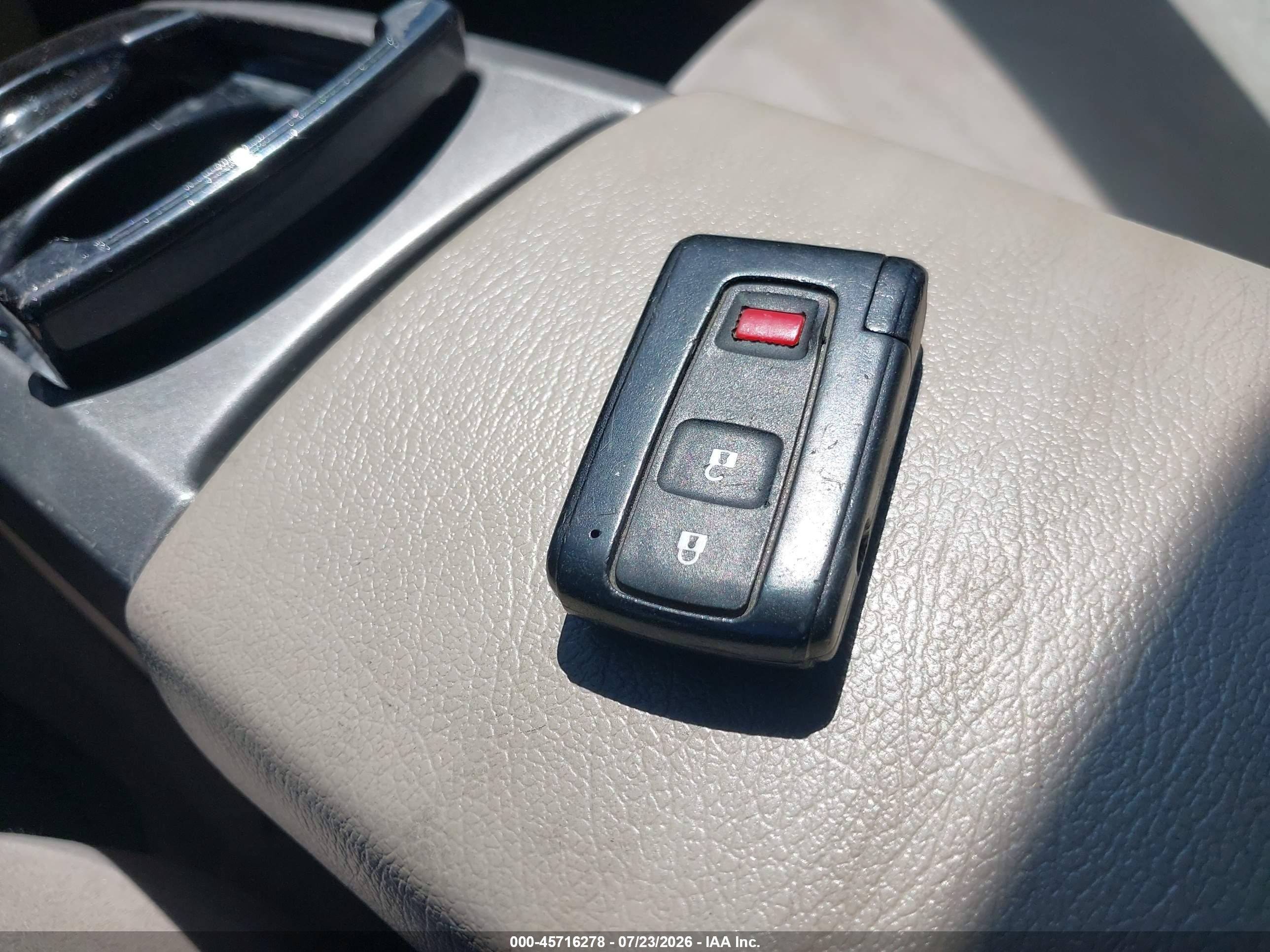 2005 Toyota Prius   Gold vin: JTDKB20U453058202
