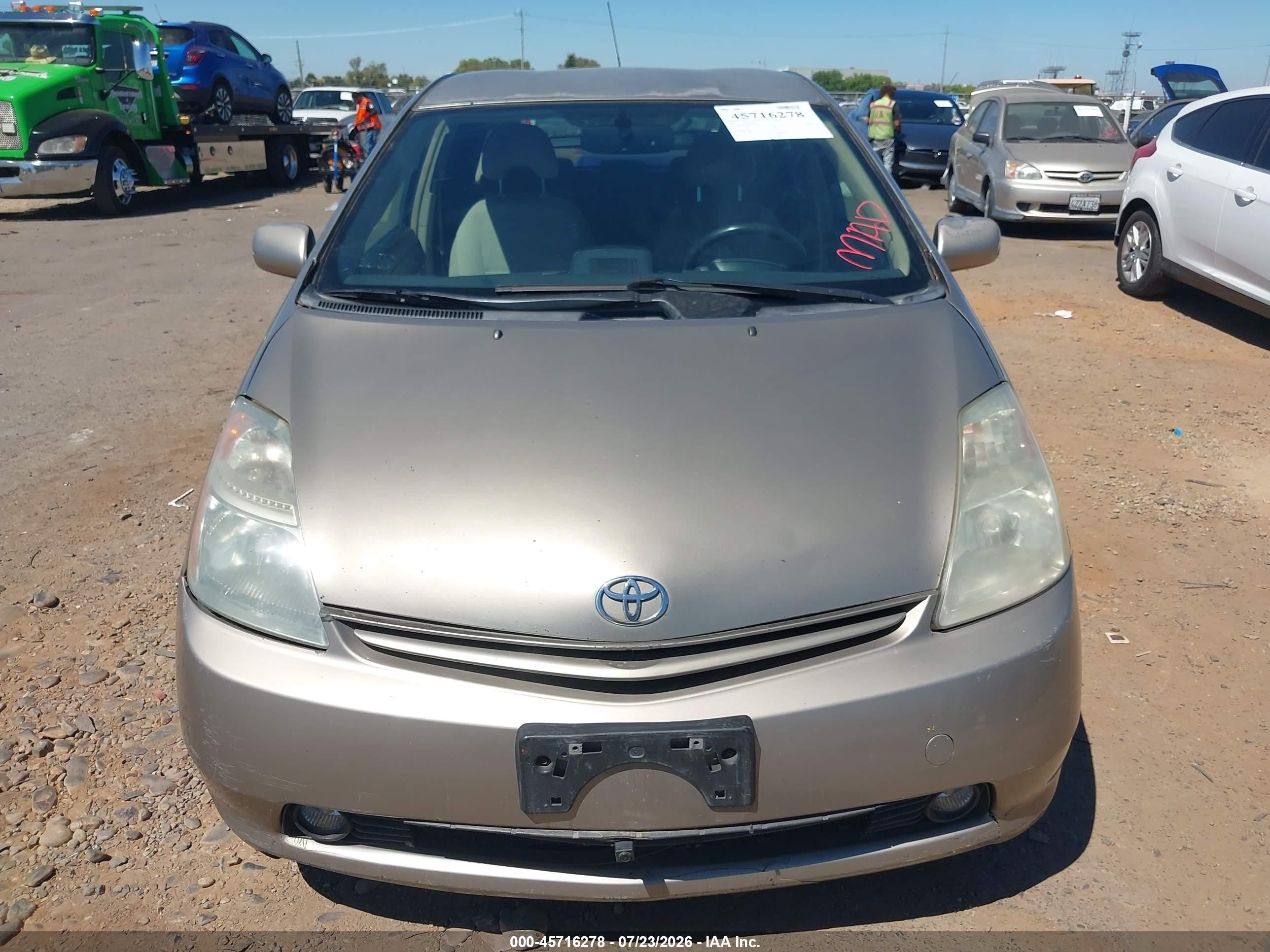 2005 Toyota Prius   Gold vin: JTDKB20U453058202