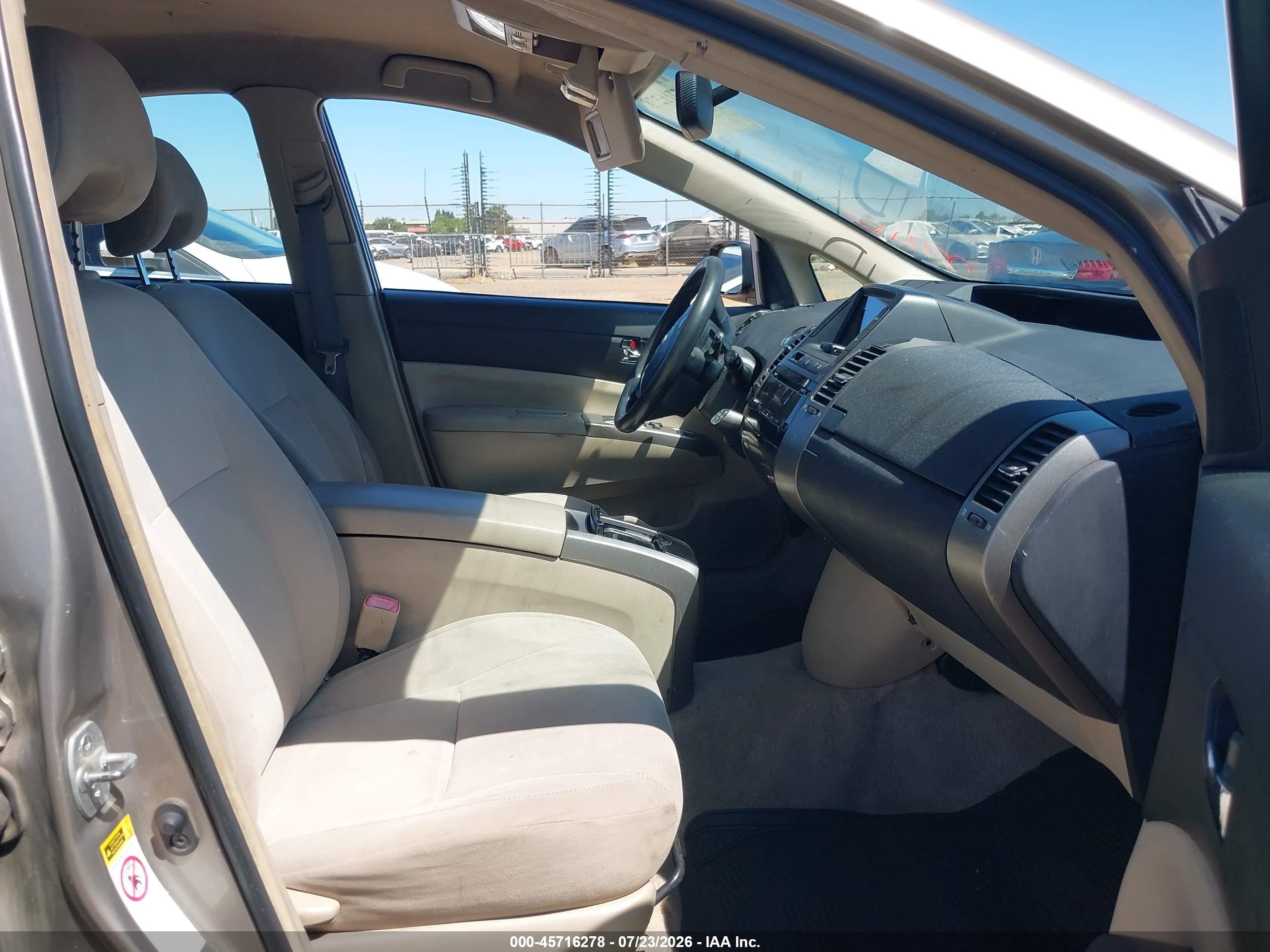 2005 Toyota Prius   Gold vin: JTDKB20U453058202