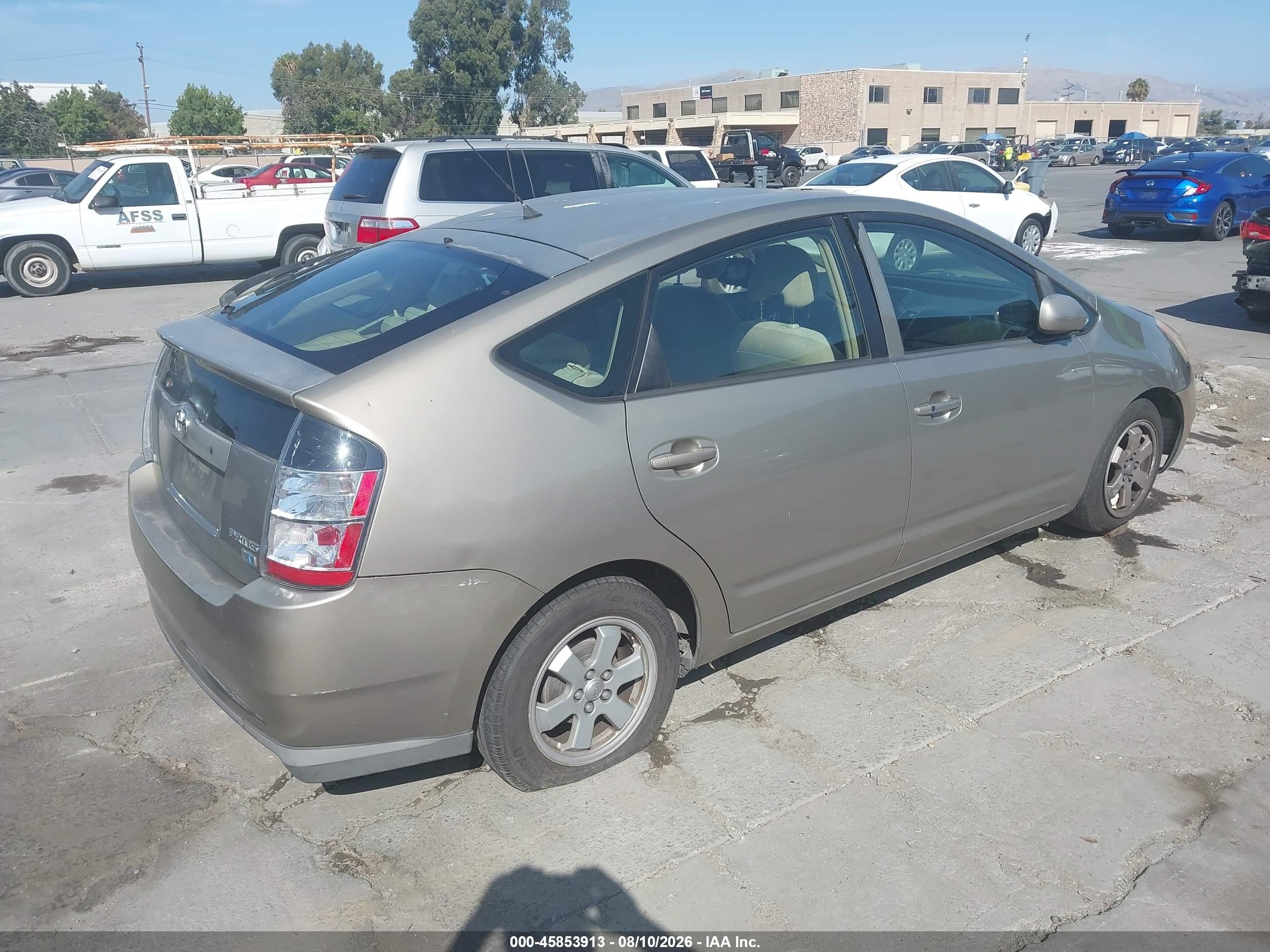 2005 Toyota Prius   Gold vin: JTDKB20U453086050