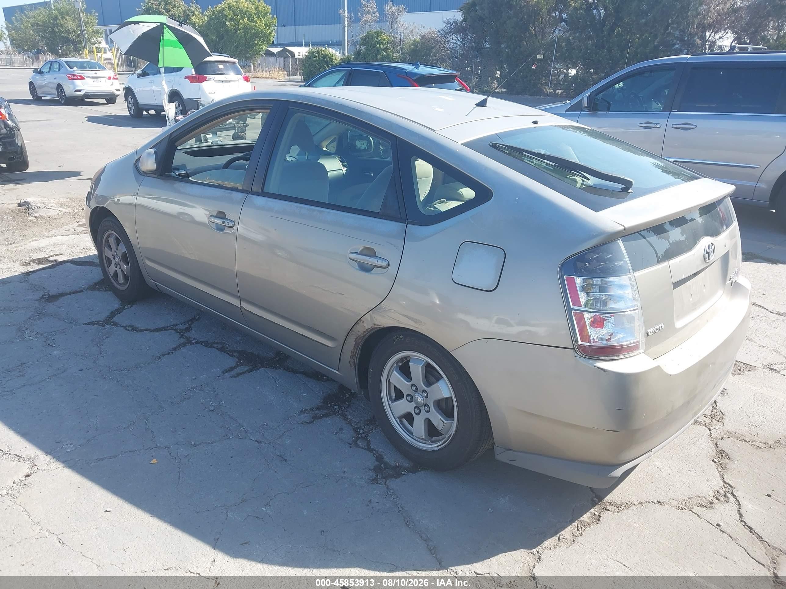 2005 Toyota Prius   Gold vin: JTDKB20U453086050