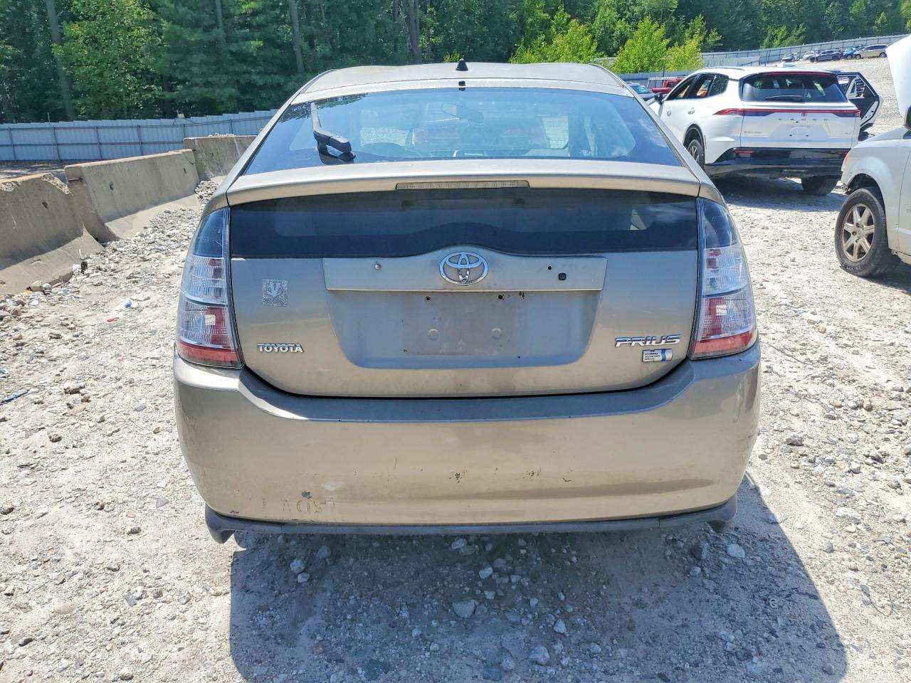2005 Toyota Prius Base Tan vin: JTDKB20U453111688
