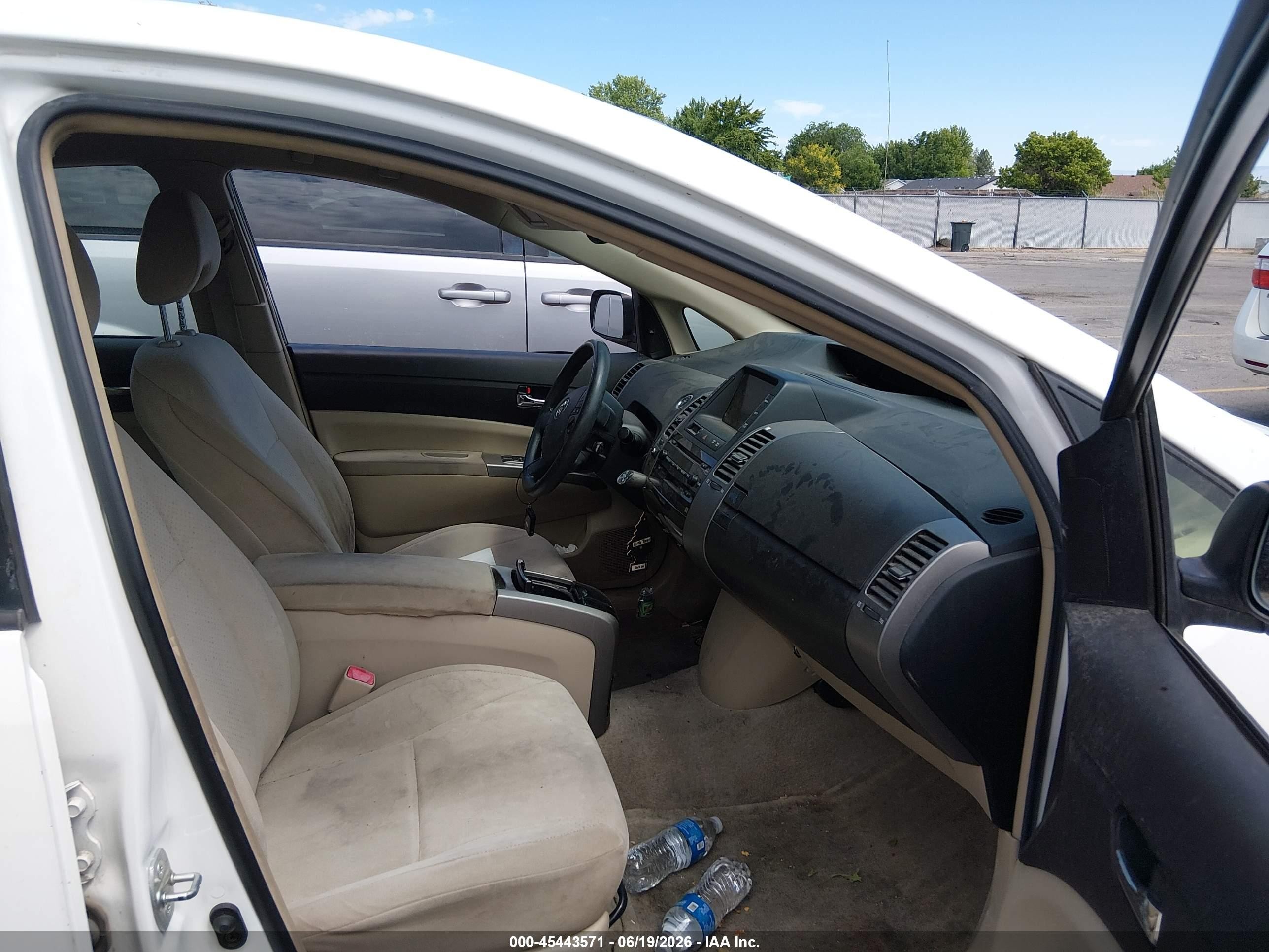2005 Toyota Prius   White vin: JTDKB20U453115126