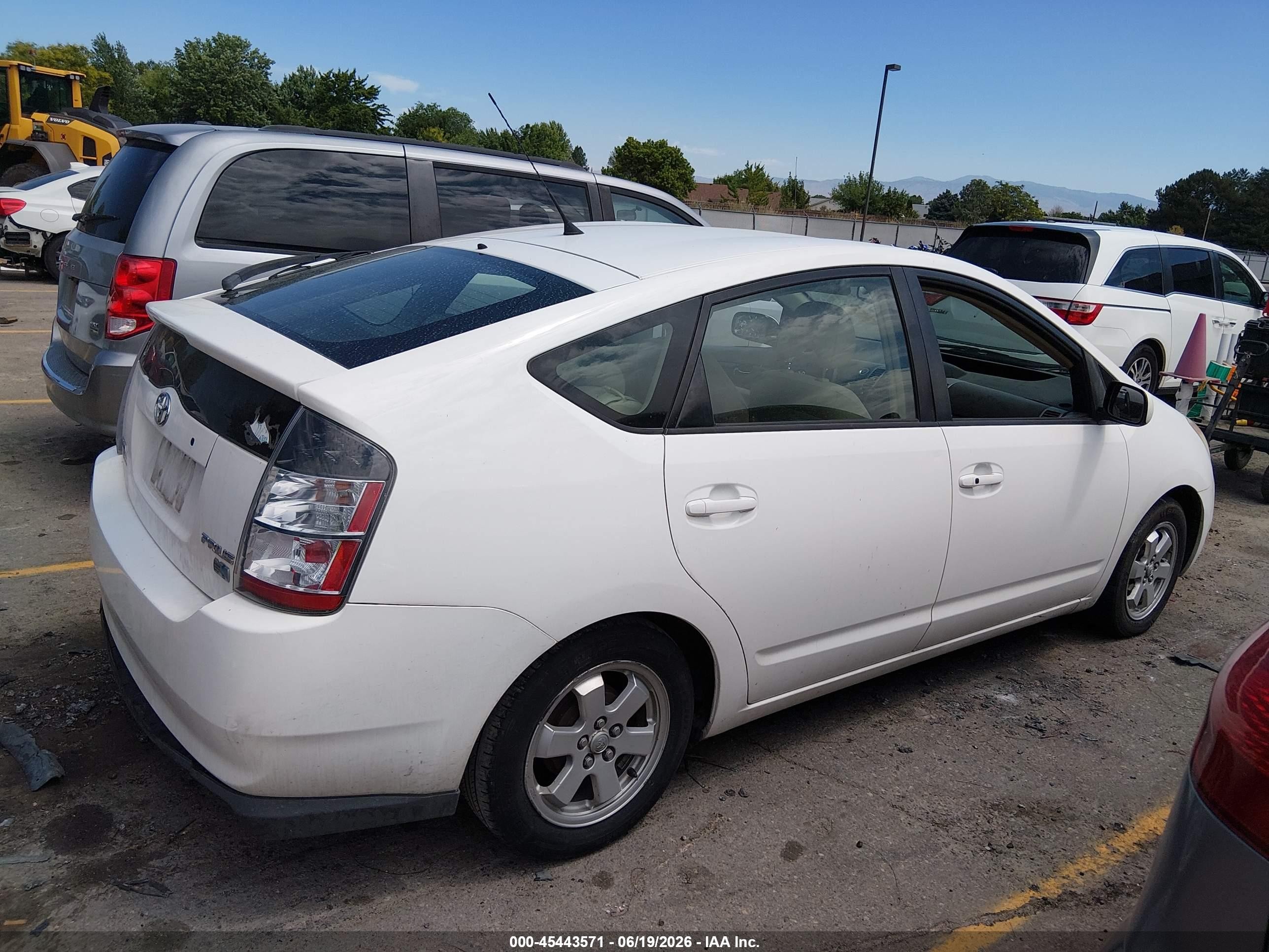 2005 Toyota Prius   White vin: JTDKB20U453115126