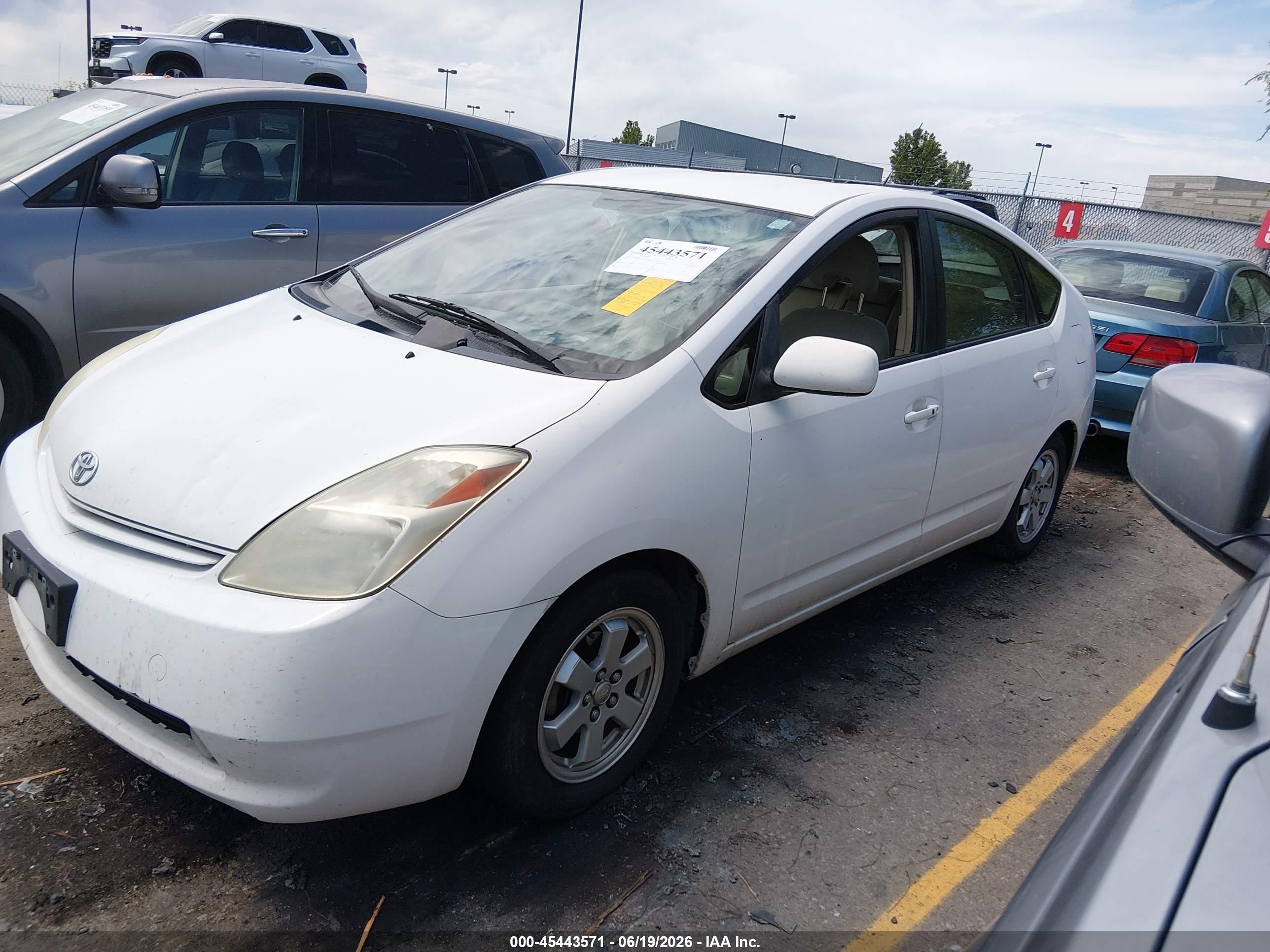 2005 Toyota Prius   White vin: JTDKB20U453115126