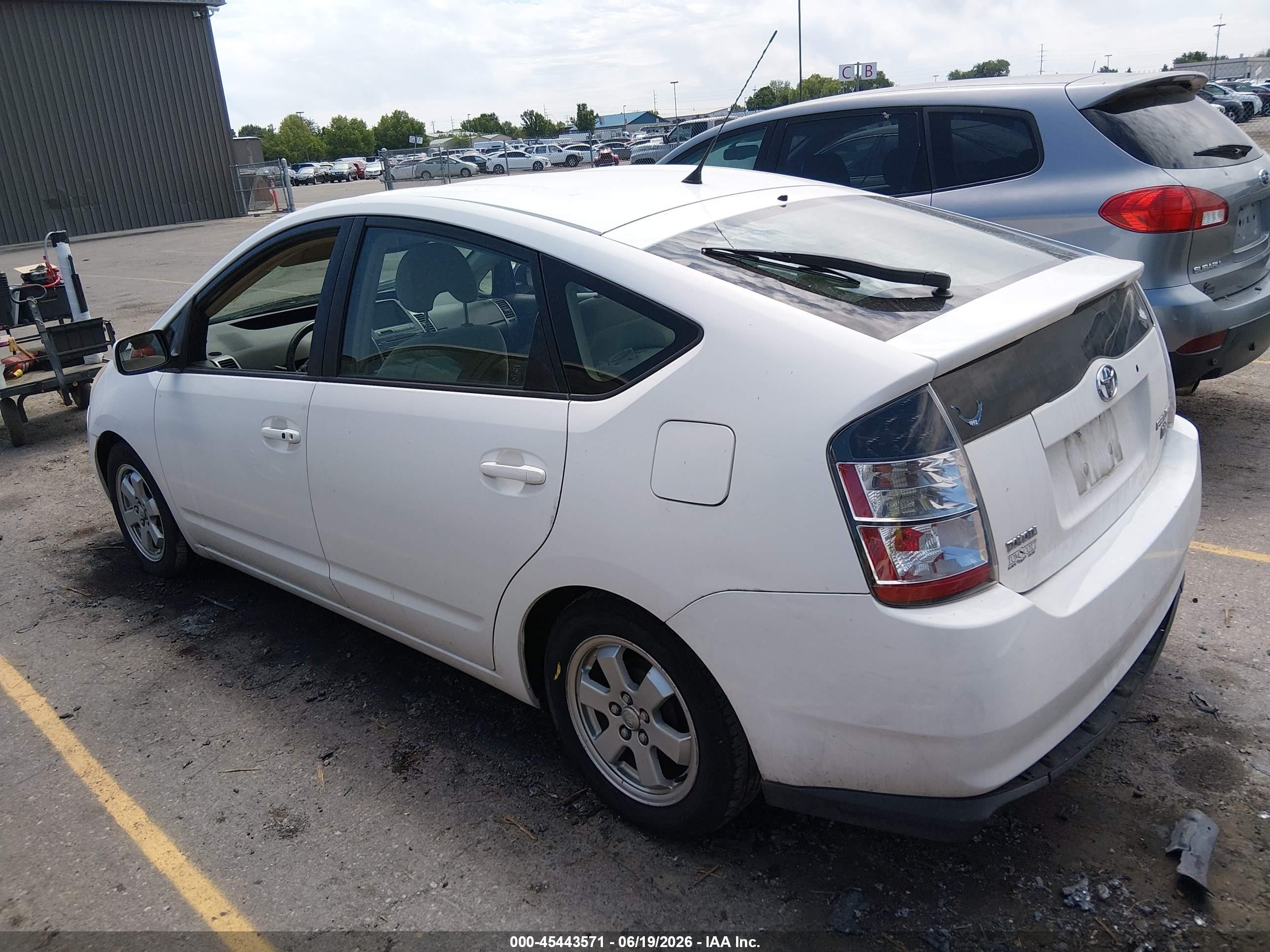 2005 Toyota Prius   White vin: JTDKB20U453115126