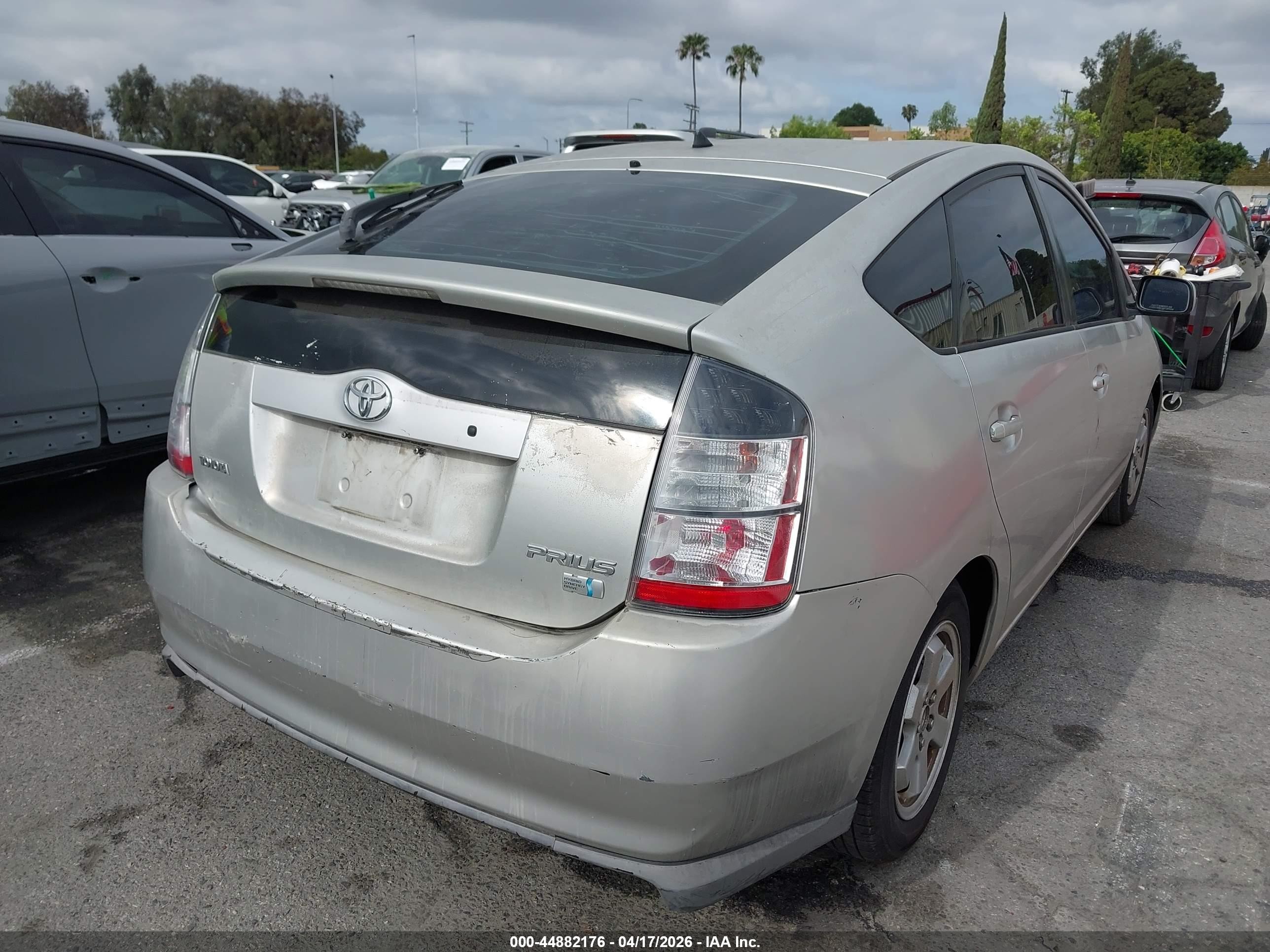 2005 Toyota Prius   Silver vin: JTDKB20U453115336