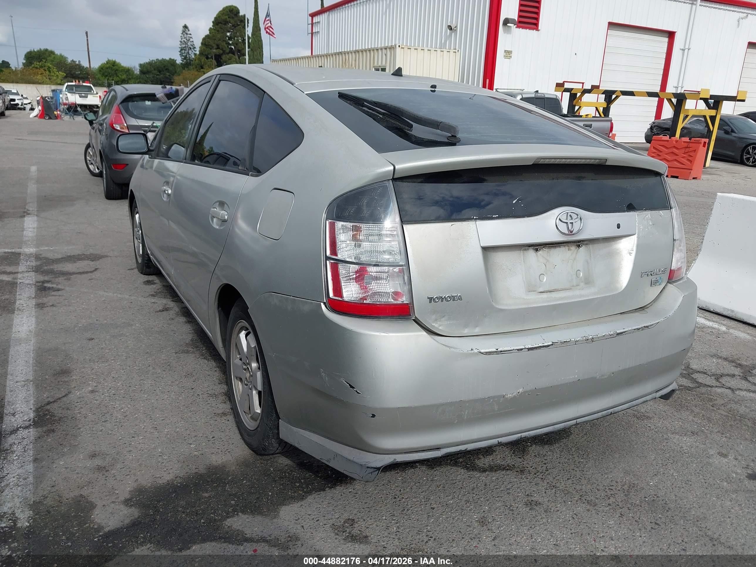 2005 Toyota Prius   Silver vin: JTDKB20U453115336