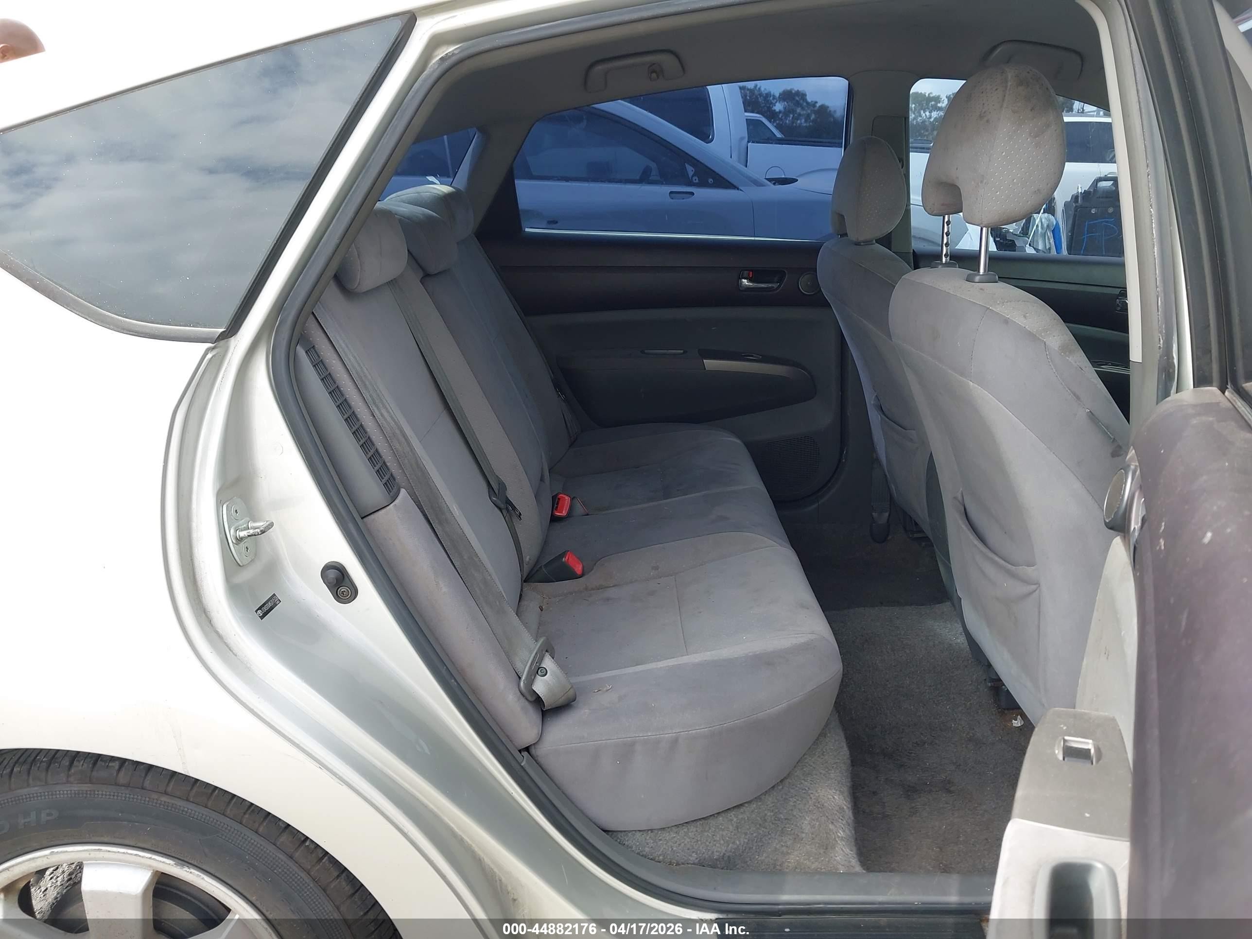2005 Toyota Prius   Silver vin: JTDKB20U453115336