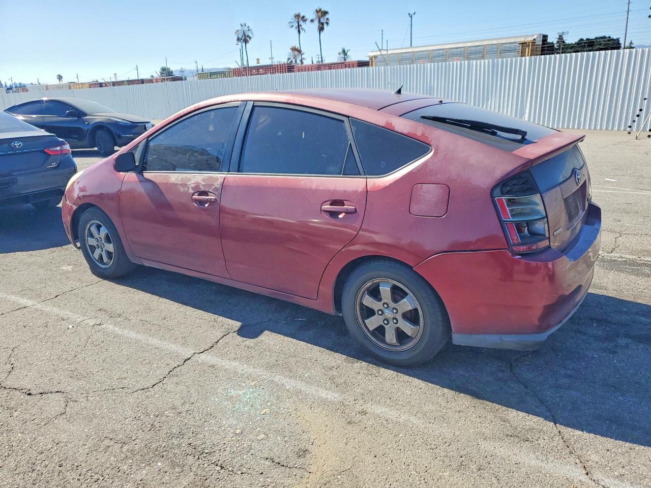 2005 Toyota Prius Base Burgundy vin: JTDKB20U457012586