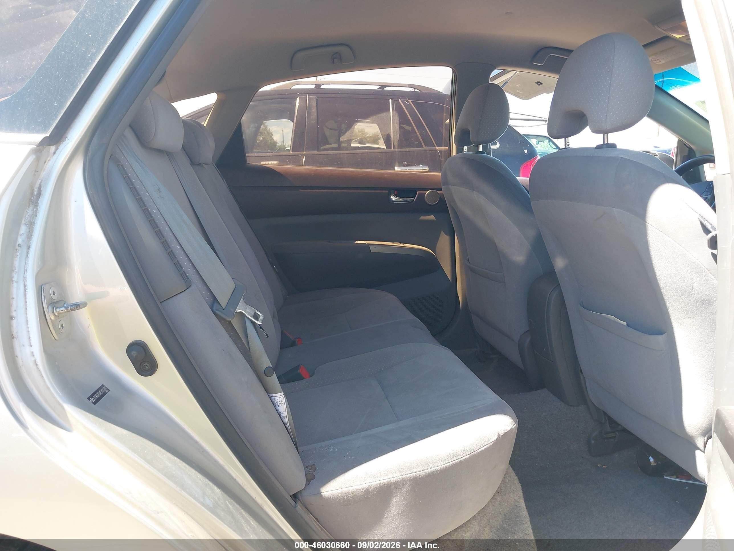 2005 Toyota Prius   Silver vin: JTDKB20U457013317