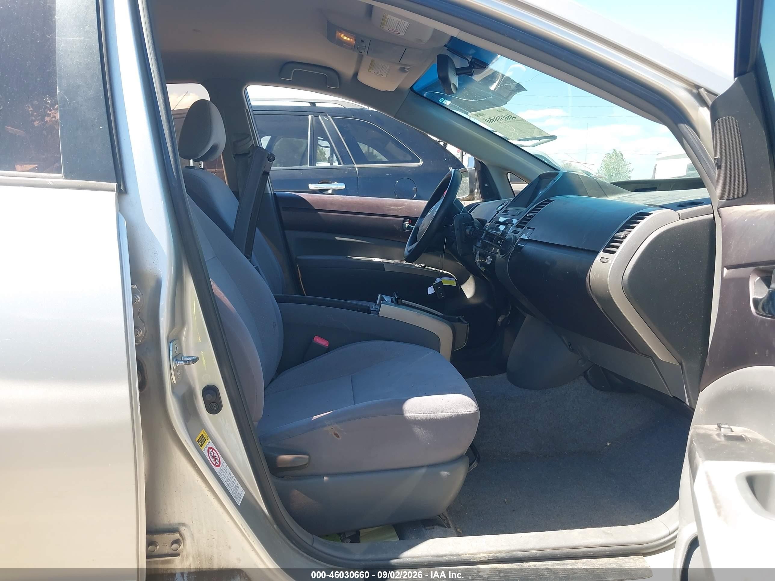 2005 Toyota Prius   Silver vin: JTDKB20U457013317