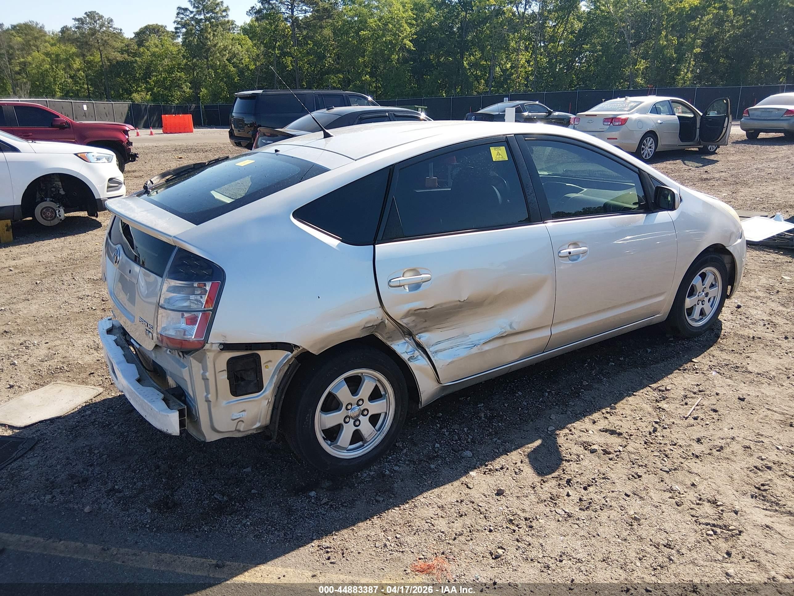 2005 Toyota Prius   Silver vin: JTDKB20U457044308