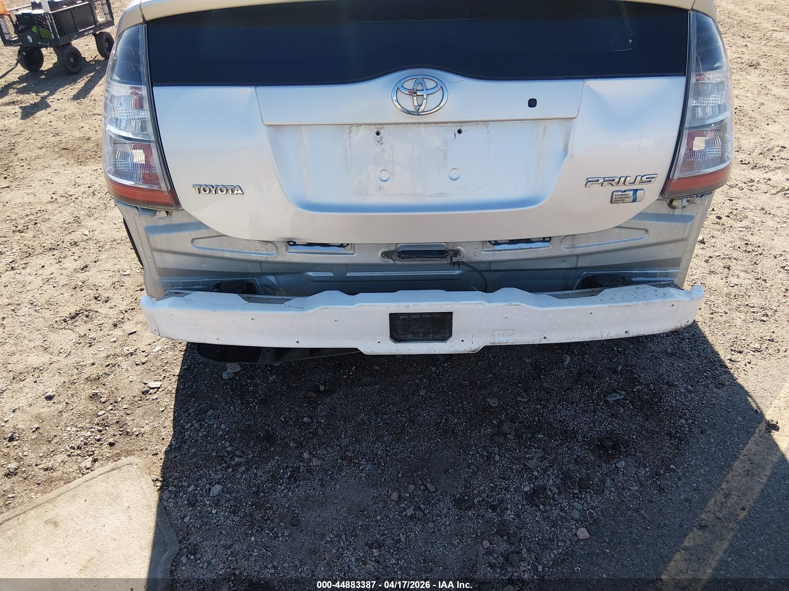 2005 Toyota Prius   Silver vin: JTDKB20U457044308