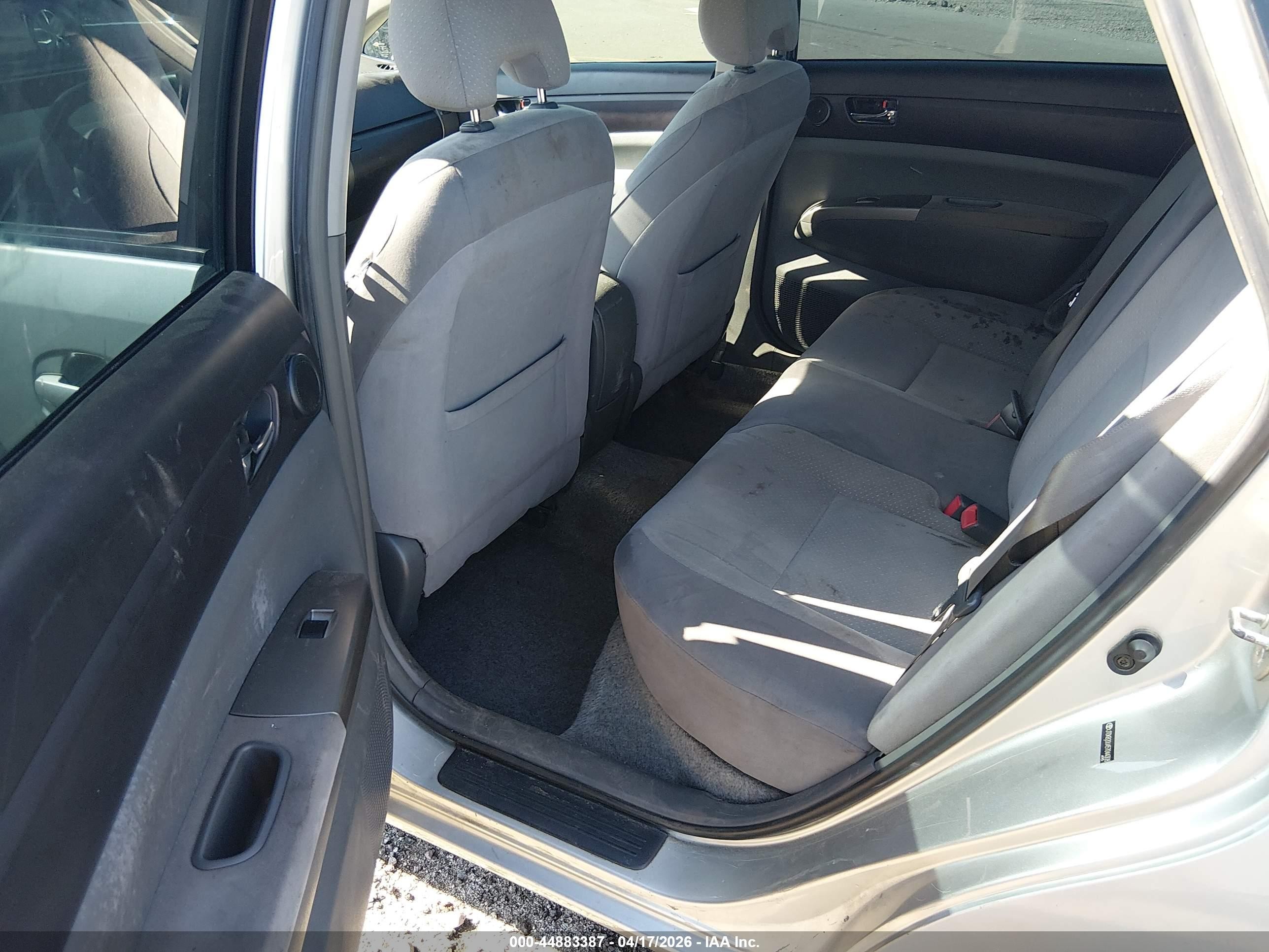2005 Toyota Prius   Silver vin: JTDKB20U457044308