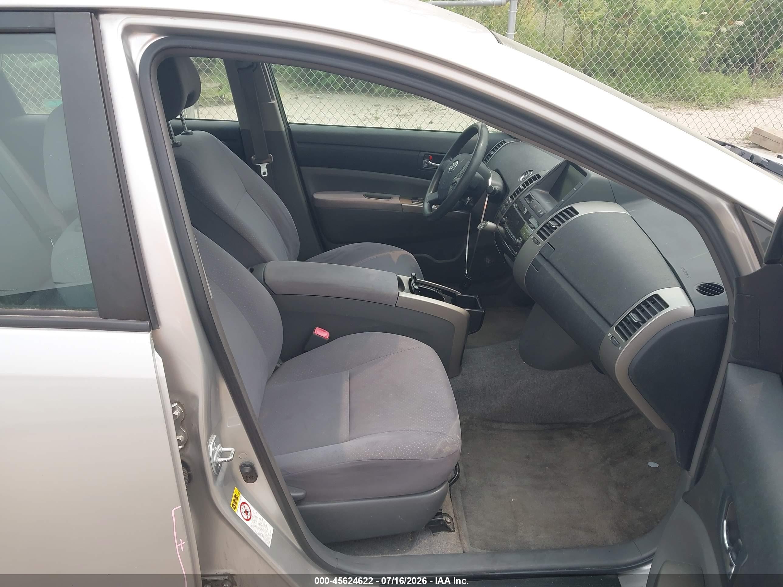 2006 Toyota Prius   Silver vin: JTDKB20U463172444