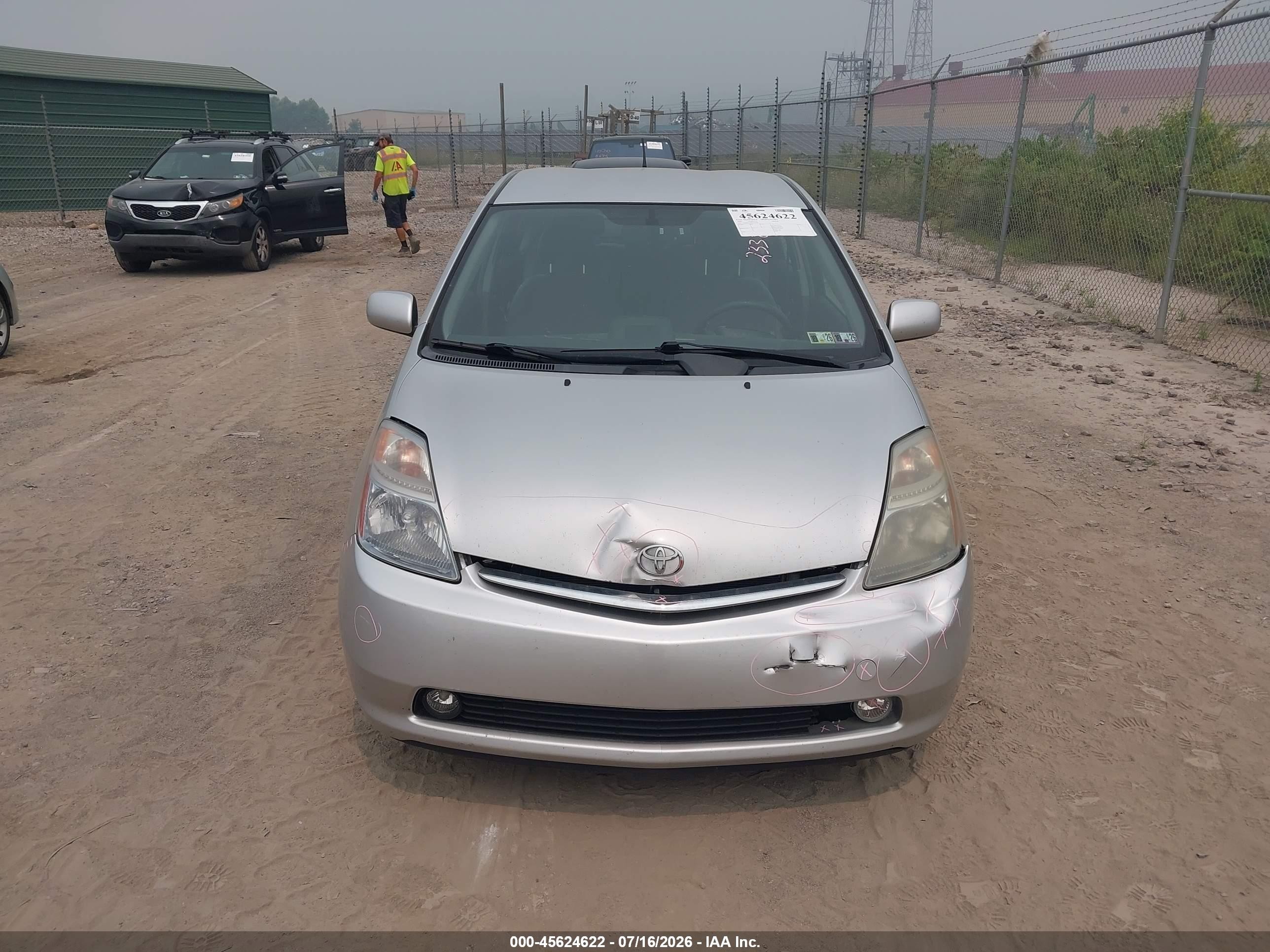 2006 Toyota Prius   Silver vin: JTDKB20U463172444