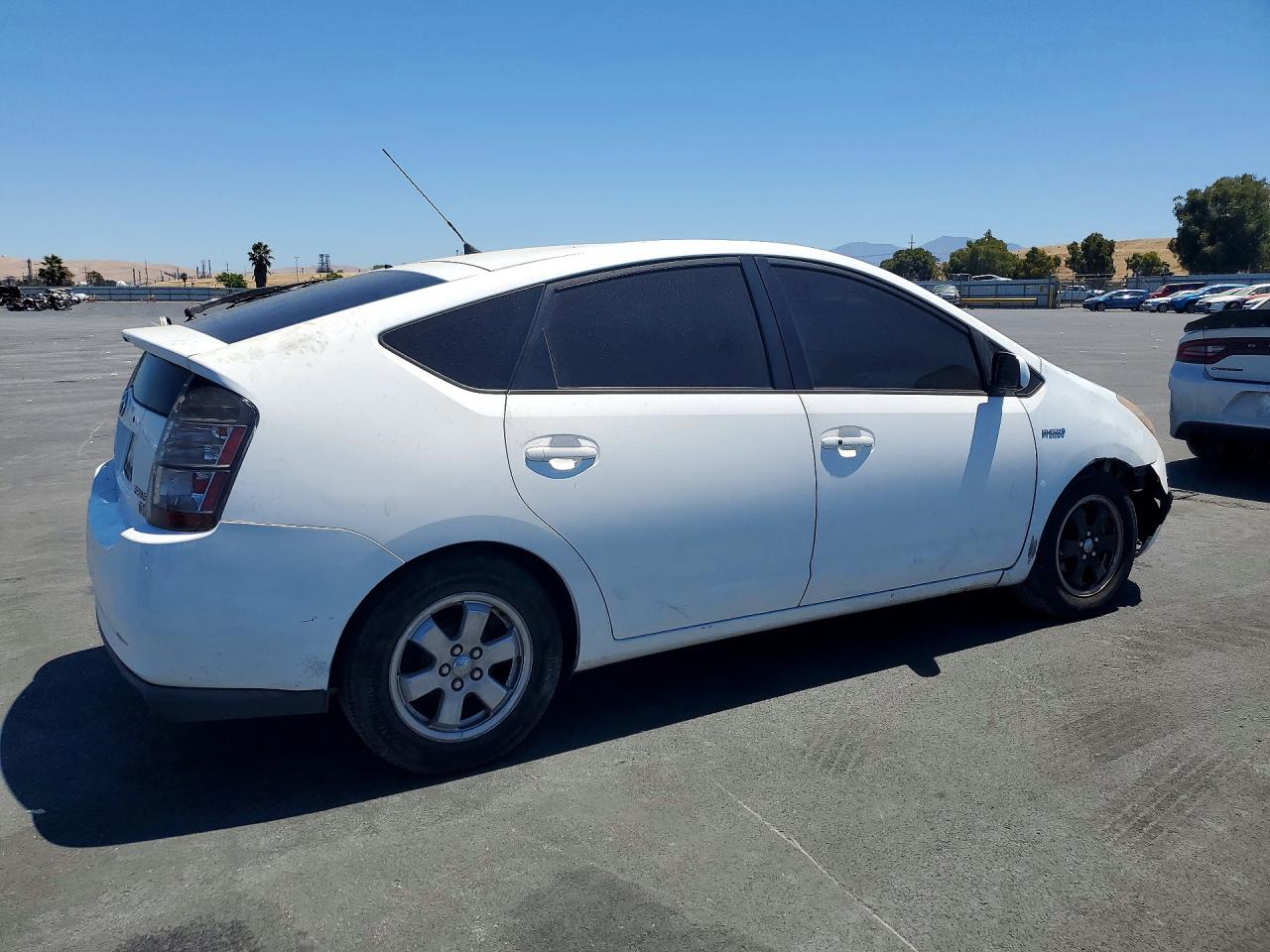 2006 Toyota Prius Base White vin: JTDKB20U463195285