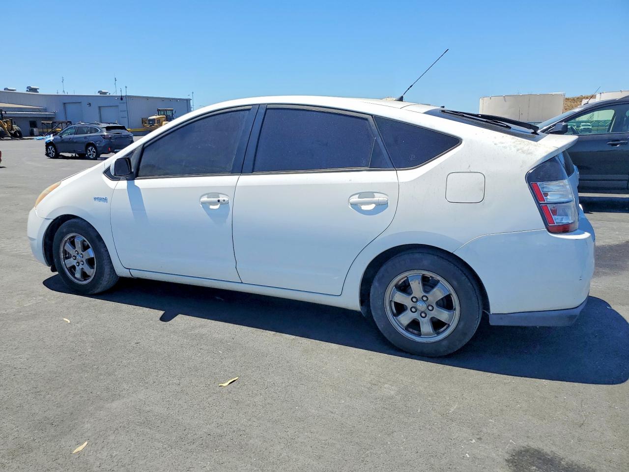 2006 Toyota Prius Base White vin: JTDKB20U463195285