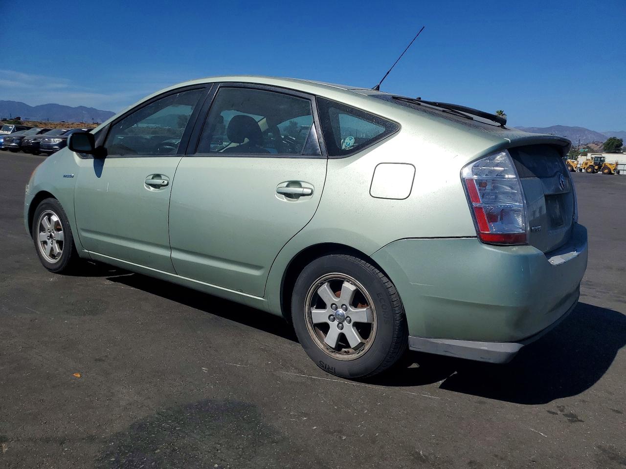 2007 Toyota Prius Base Green vin: JTDKB20U473272027