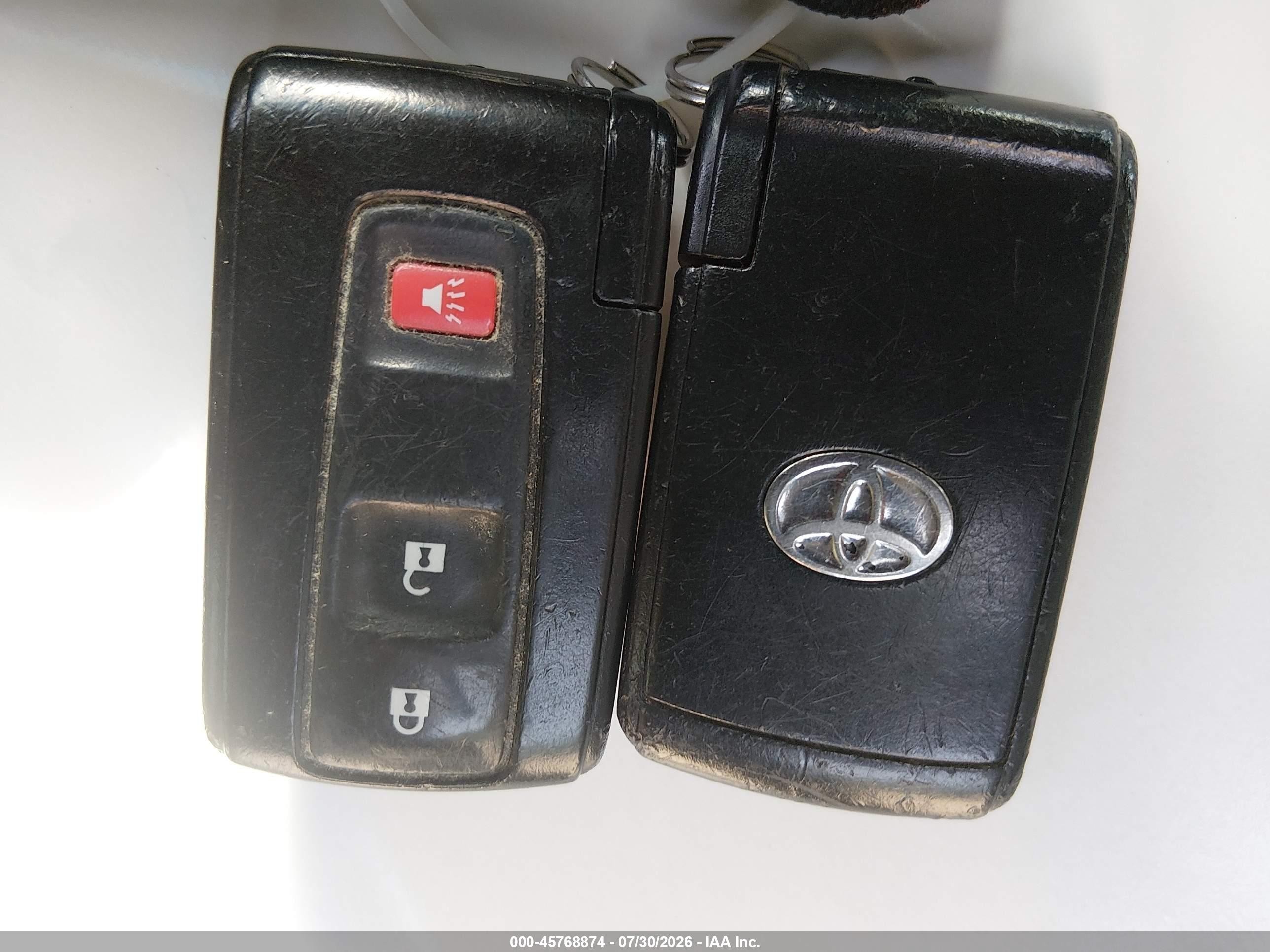 2007 Toyota Prius   Белый vin: JTDKB20U473287062