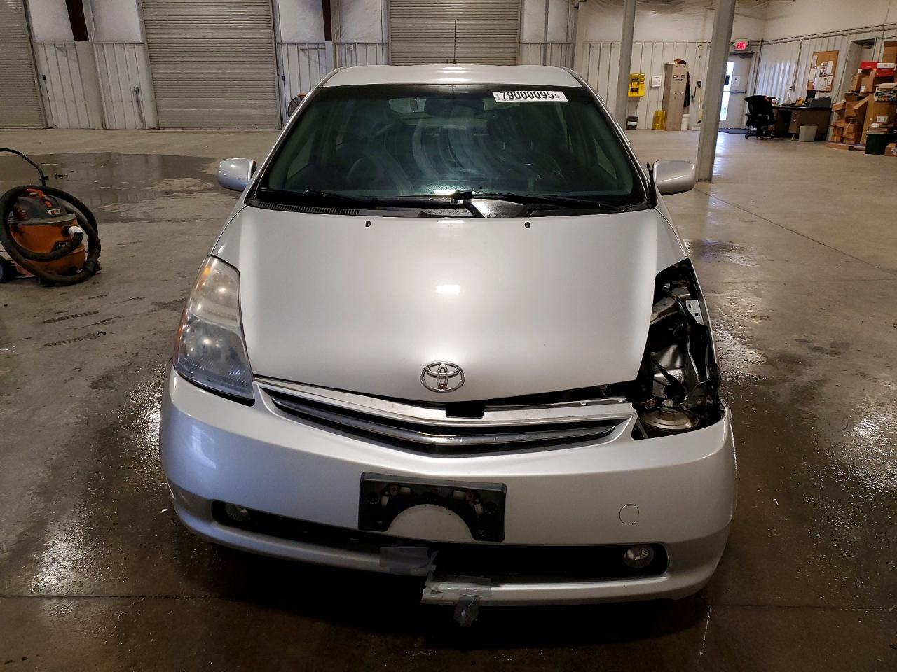 2007 Toyota Prius Base Серебряный vin: JTDKB20U477551311