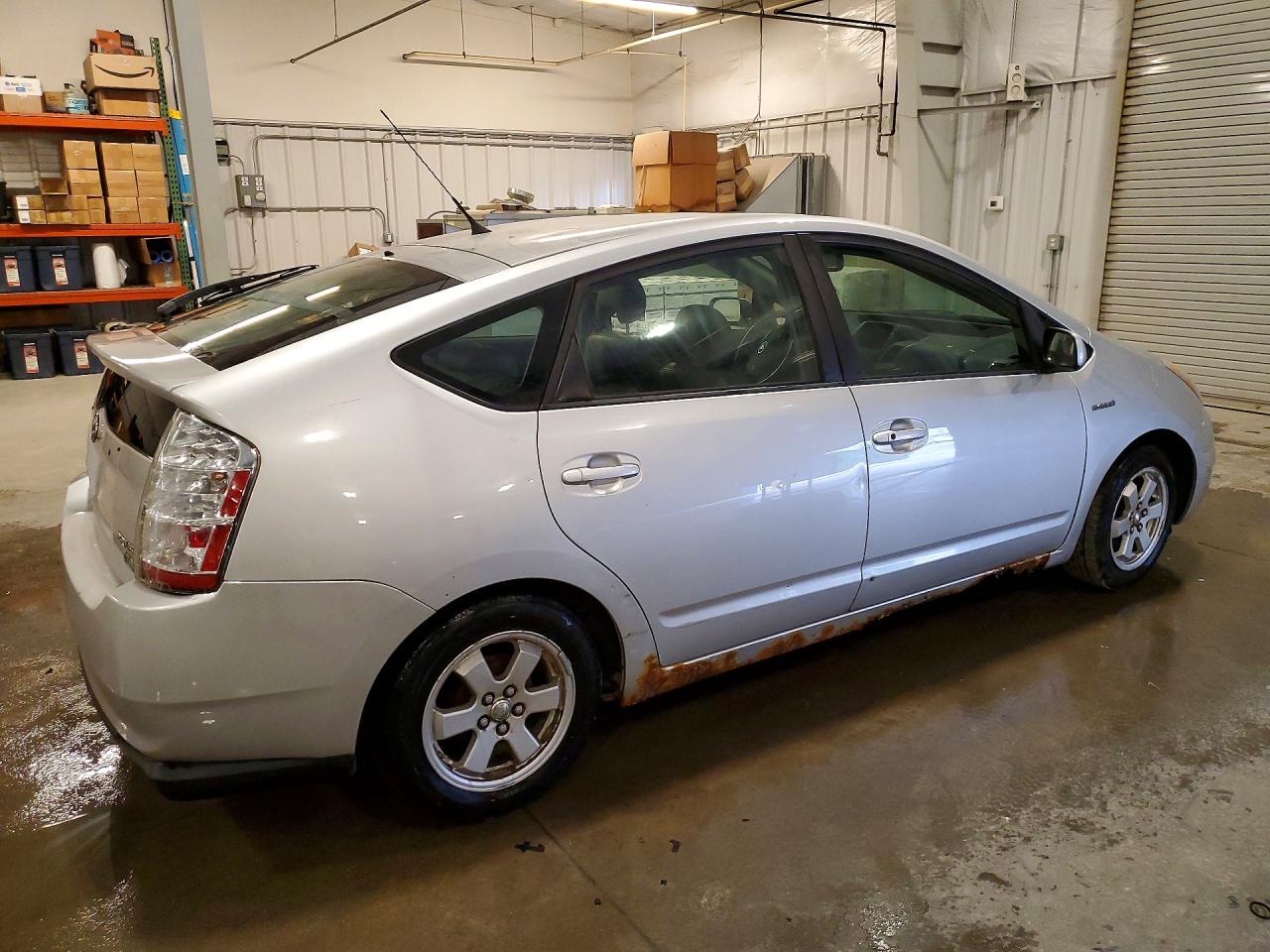2007 Toyota Prius Base Серебряный vin: JTDKB20U477551311