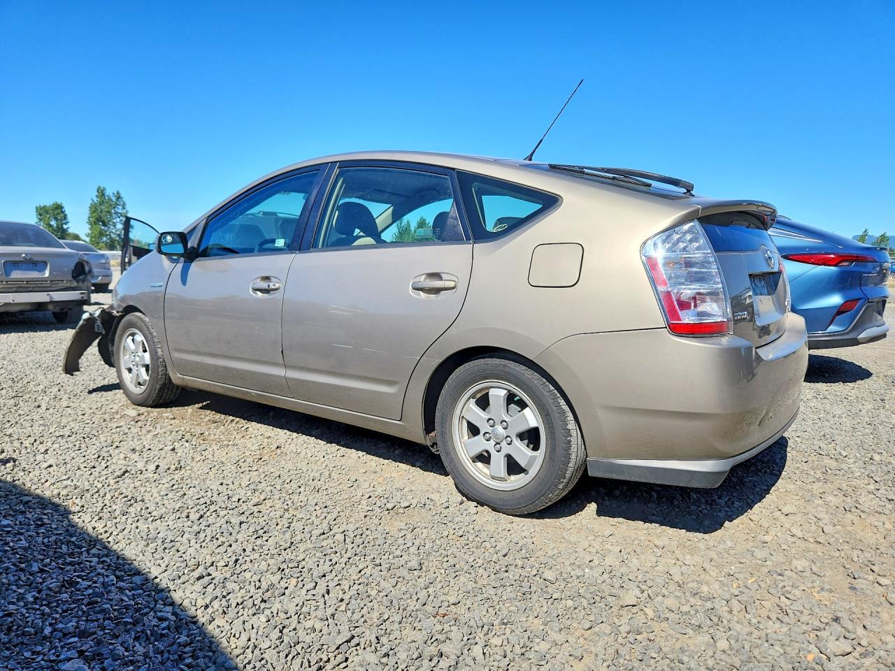 2007 Toyota Prius Base Beige vin: JTDKB20U477581716