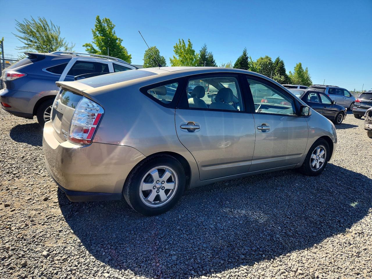 2007 Toyota Prius Base Beige vin: JTDKB20U477581716