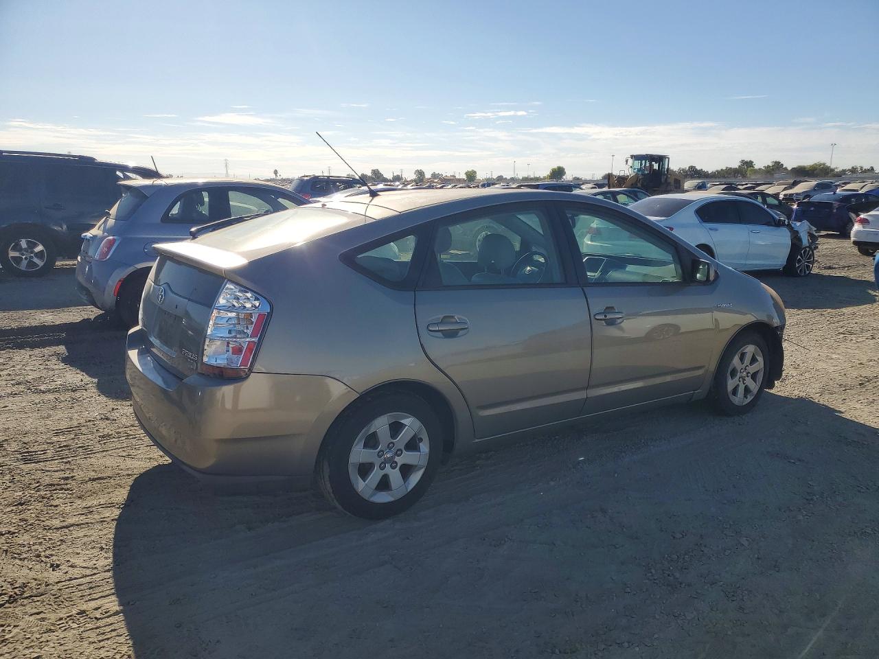 2007 Toyota Prius Base Gold vin: JTDKB20U477610258