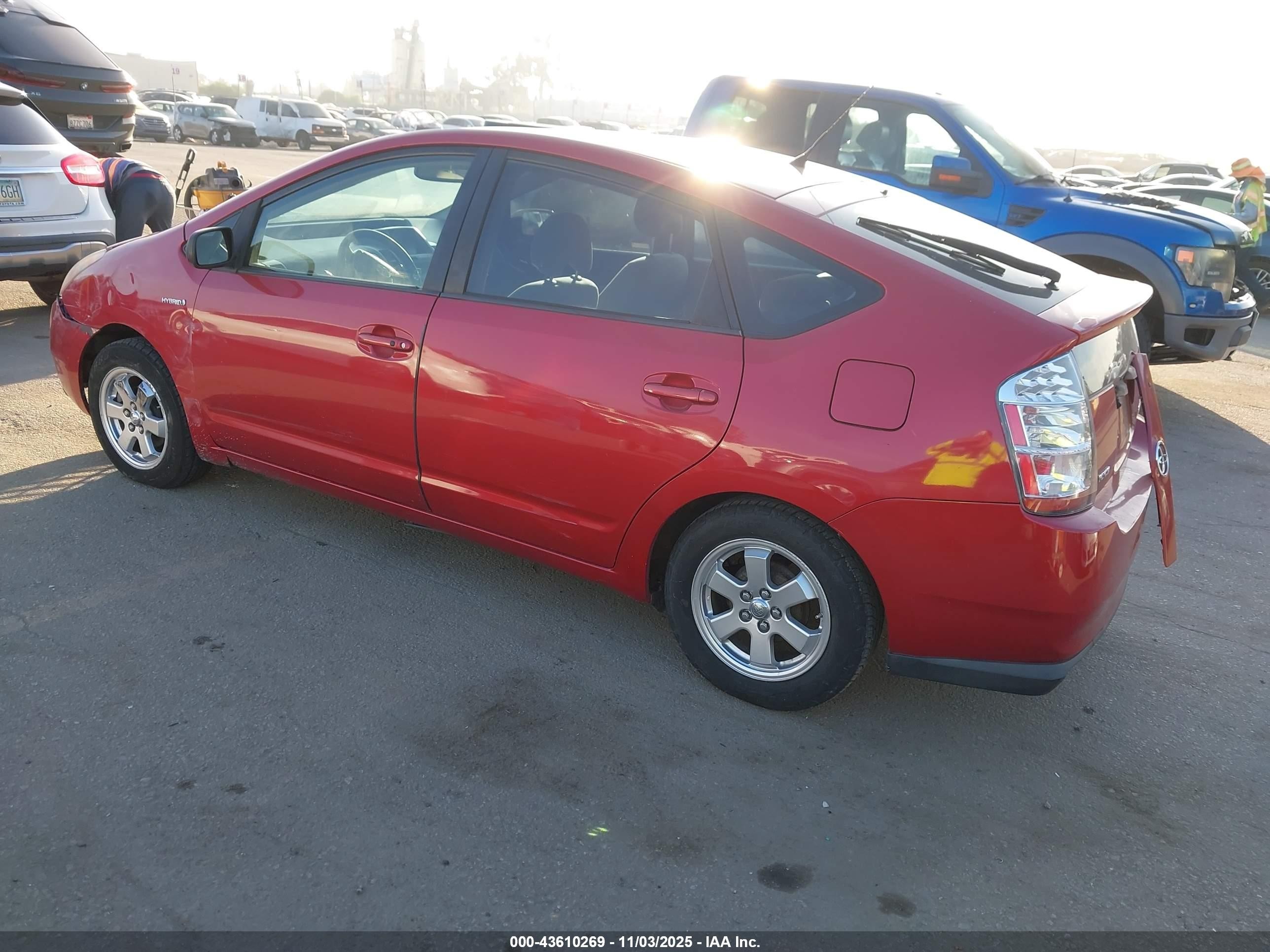 2007 Toyota Prius   Красный vin: JTDKB20U477612835