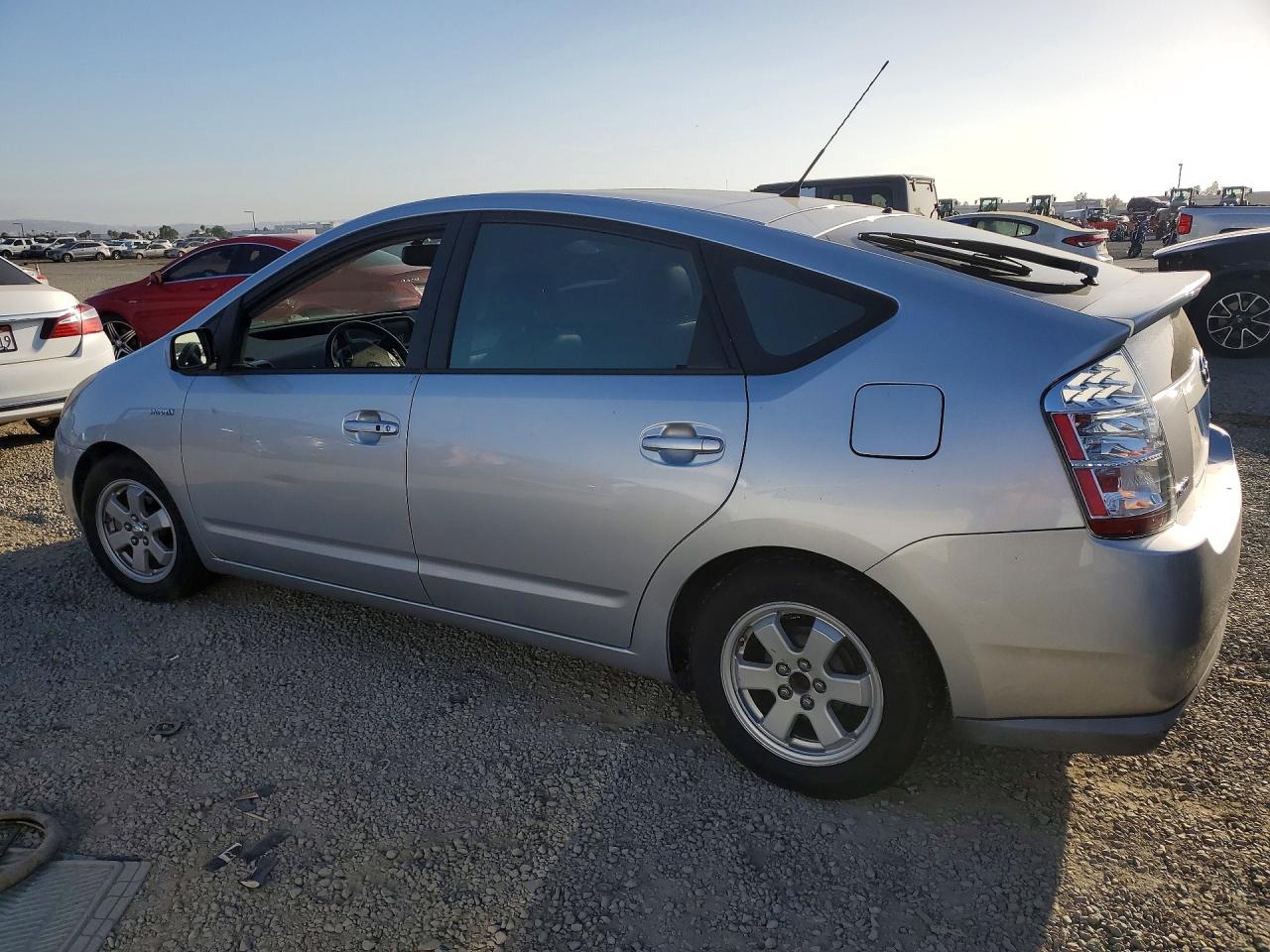 2007 Toyota Prius Base Silver vin: JTDKB20U477644569