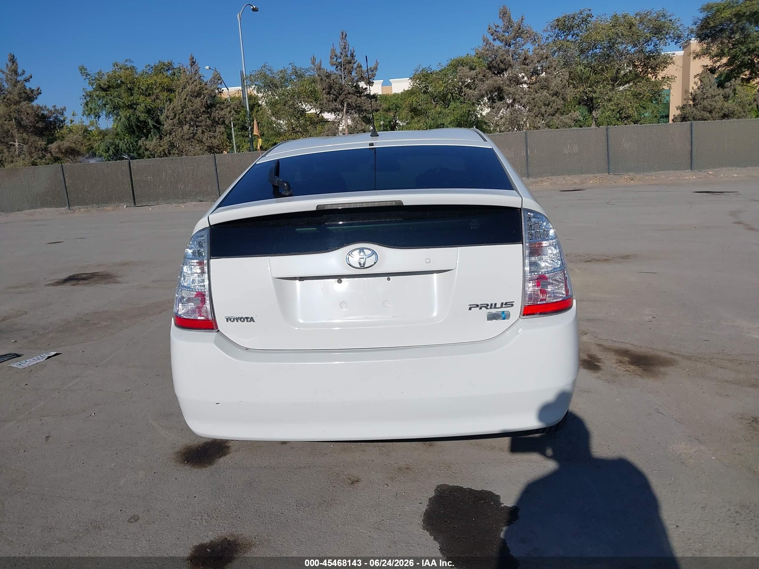 2007 Toyota Prius   White vin: JTDKB20U477649352