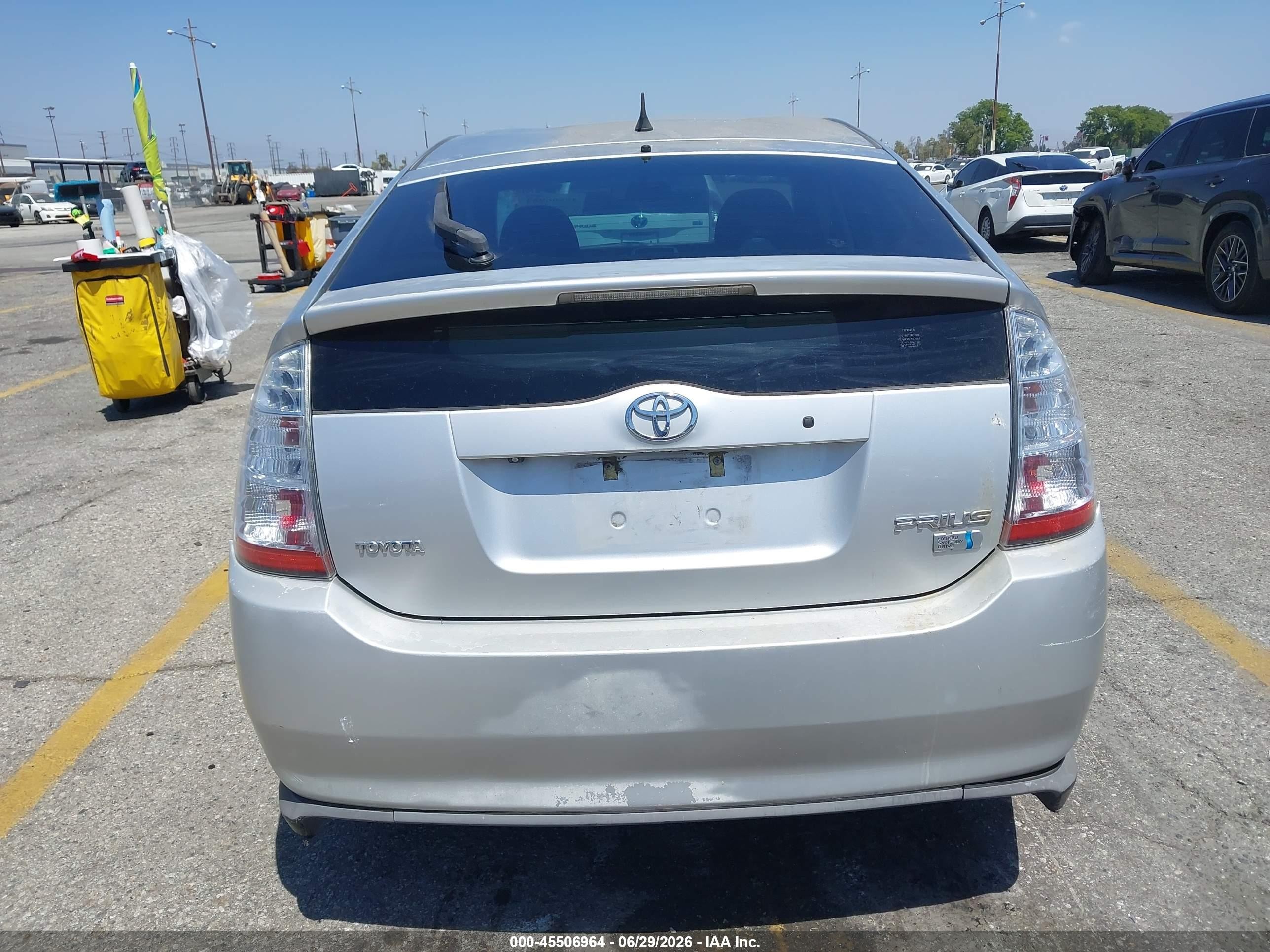 2007 Toyota Prius   Silver vin: JTDKB20U477668631