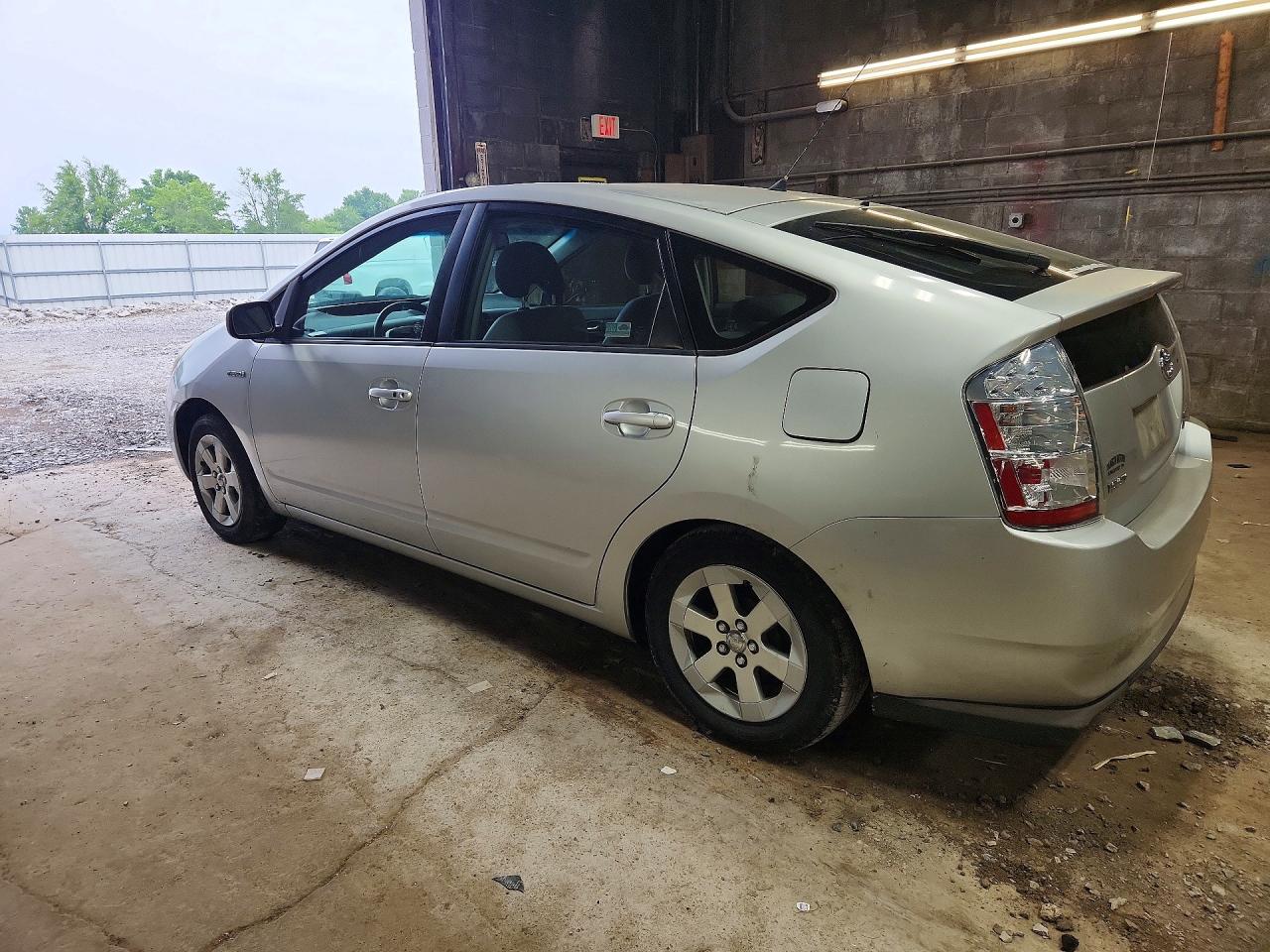 2008 Toyota Prius Base Silver vin: JTDKB20U483385185