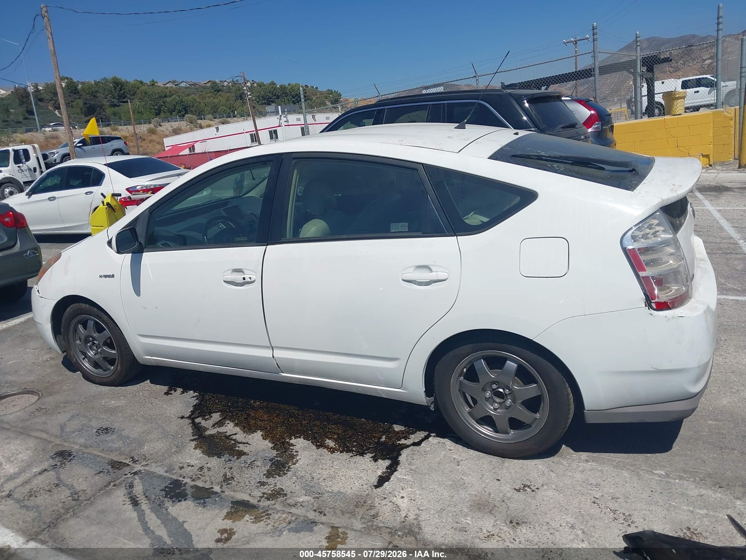 2009 Toyota Prius Touring White vin: JTDKB20U493481335
