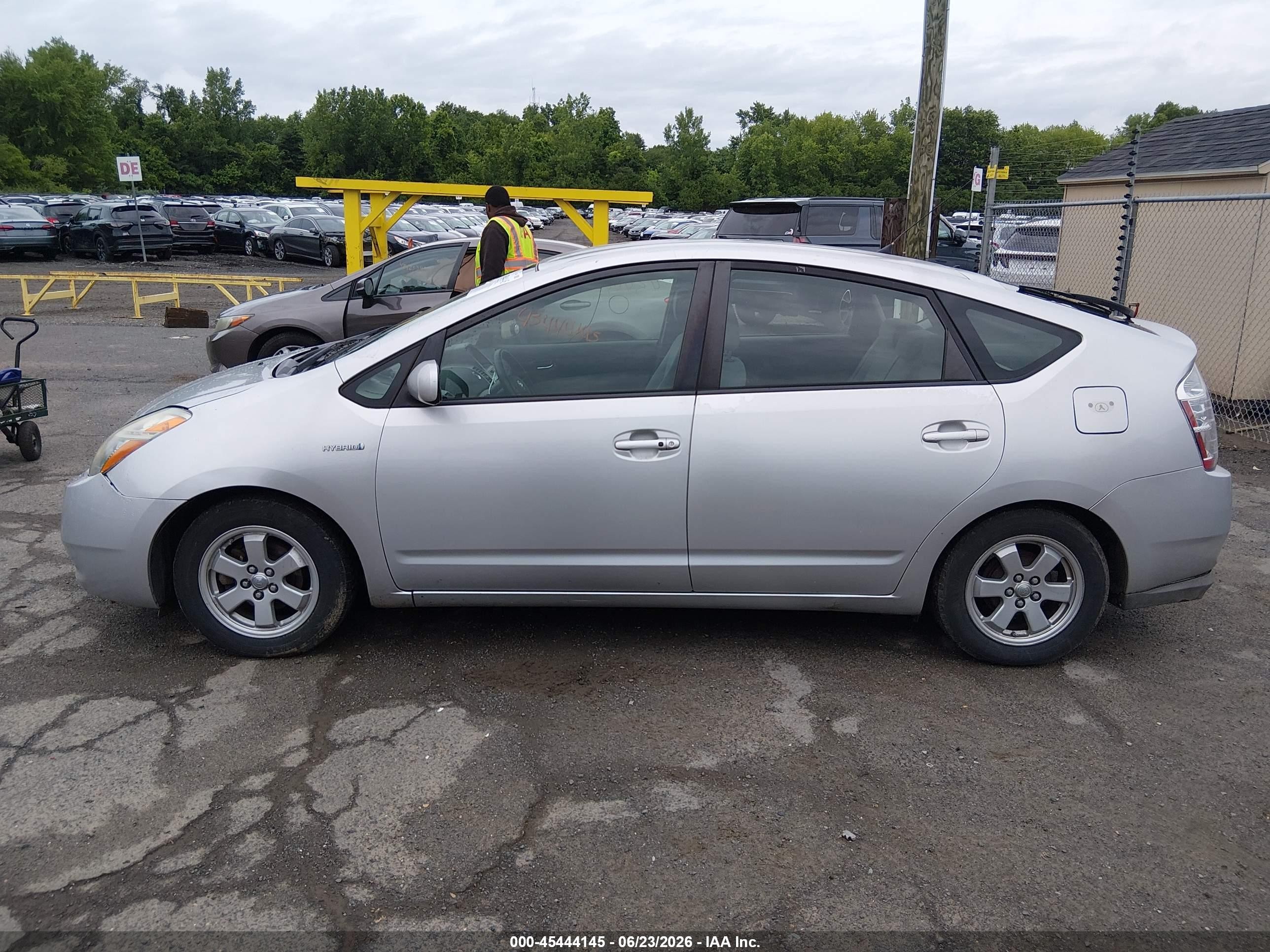 2009 Toyota Prius   Silver vin: JTDKB20U493482792