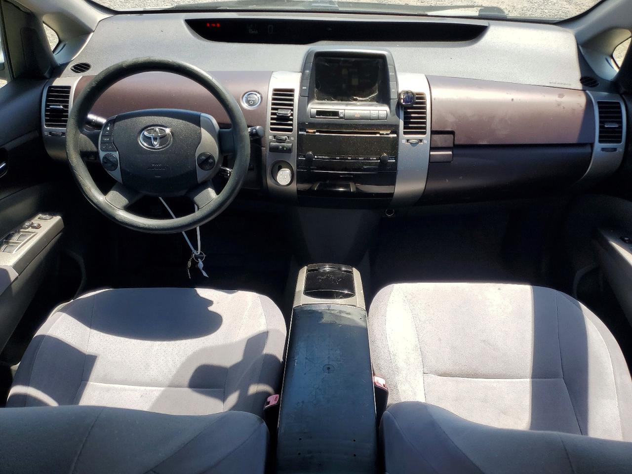 2004 Toyota Prius Base Silver vin: JTDKB20U540030778
