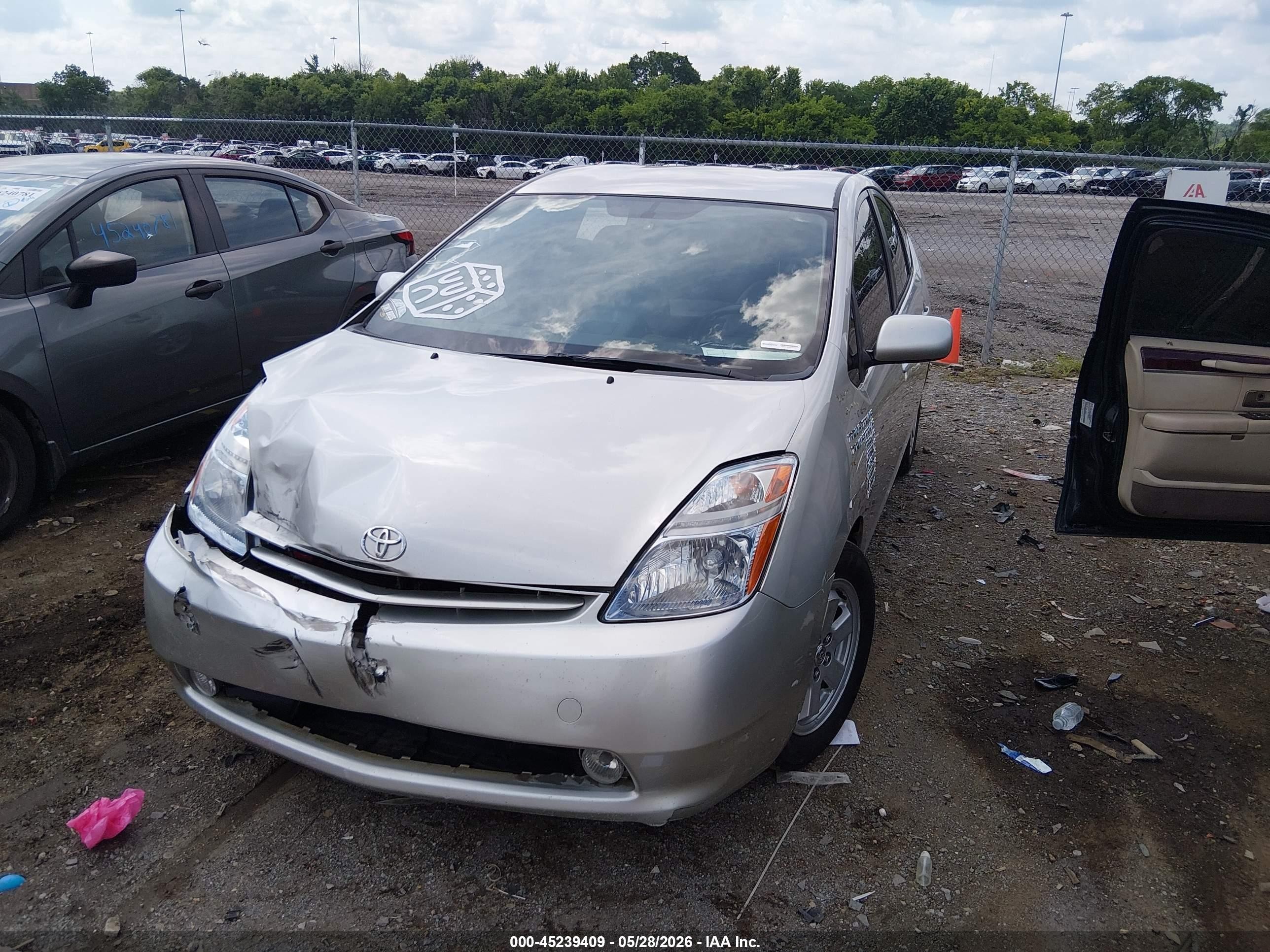 2004 Toyota Prius   Silver vin: JTDKB20U540098188
