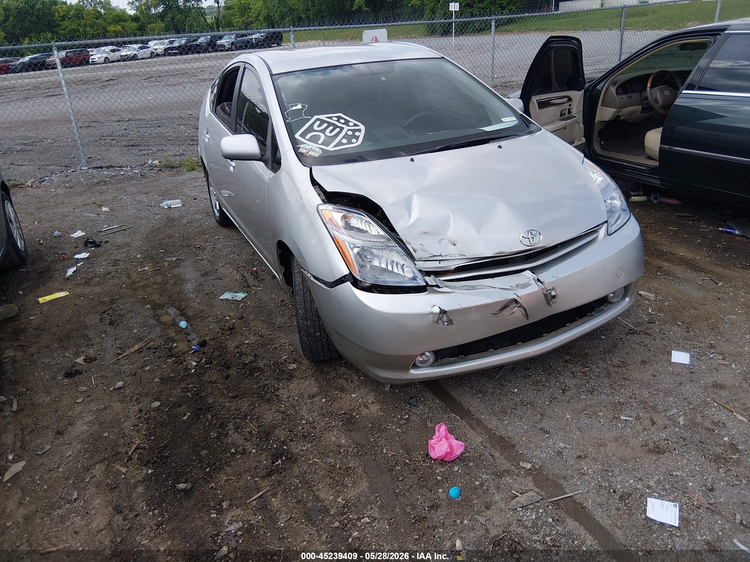 2004 Toyota Prius   Silver vin: JTDKB20U540098188