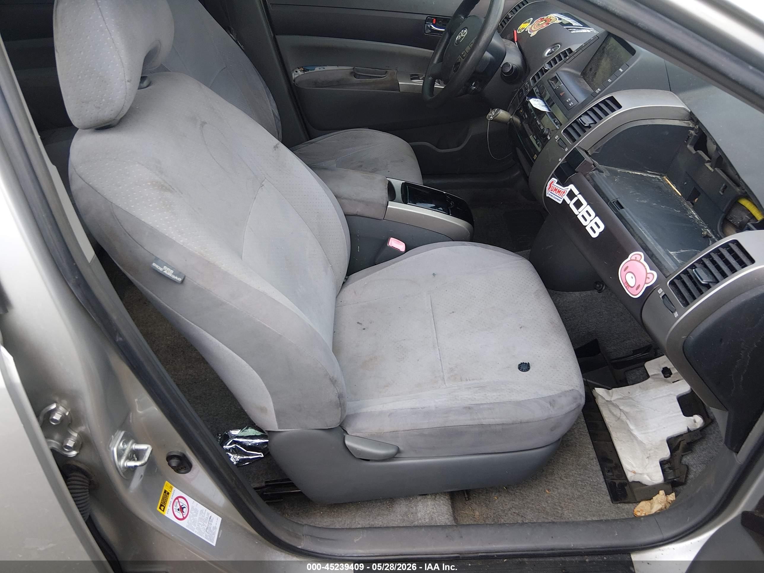 2004 Toyota Prius   Silver vin: JTDKB20U540098188