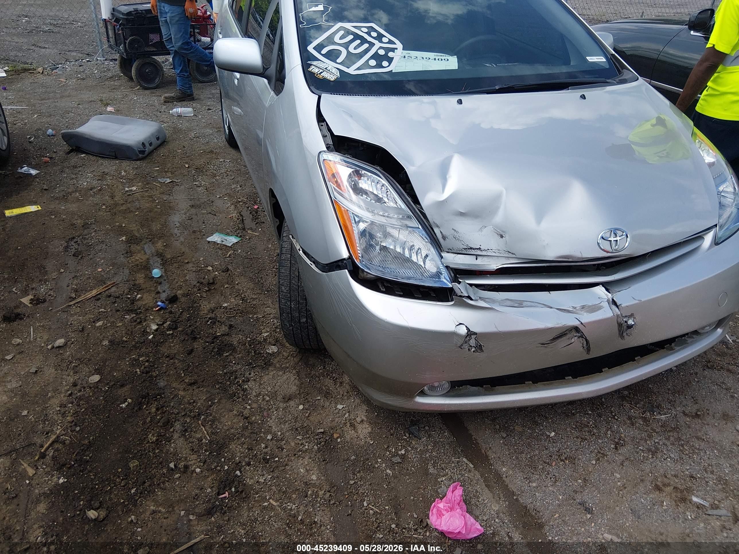 2004 Toyota Prius   Silver vin: JTDKB20U540098188