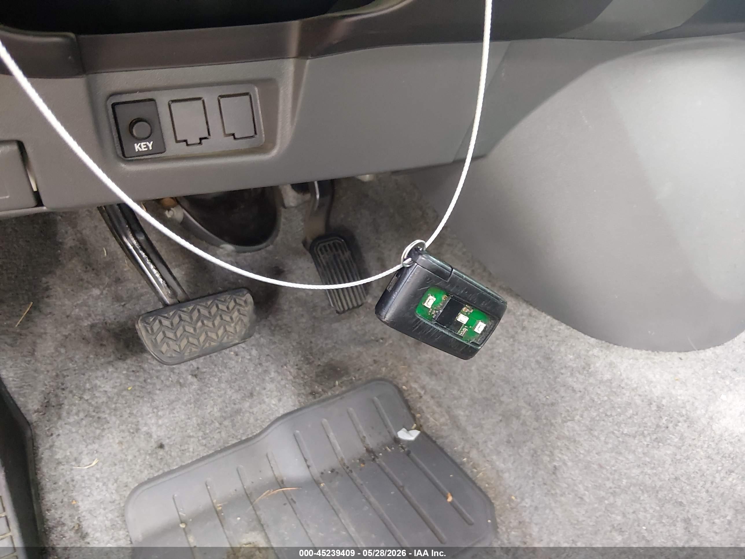 2004 Toyota Prius   Silver vin: JTDKB20U540098188