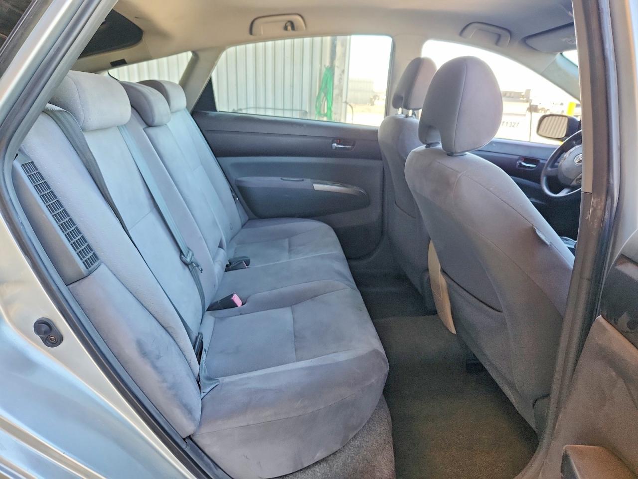 2004 Toyota Prius Base Серебряный vin: JTDKB20U540098840