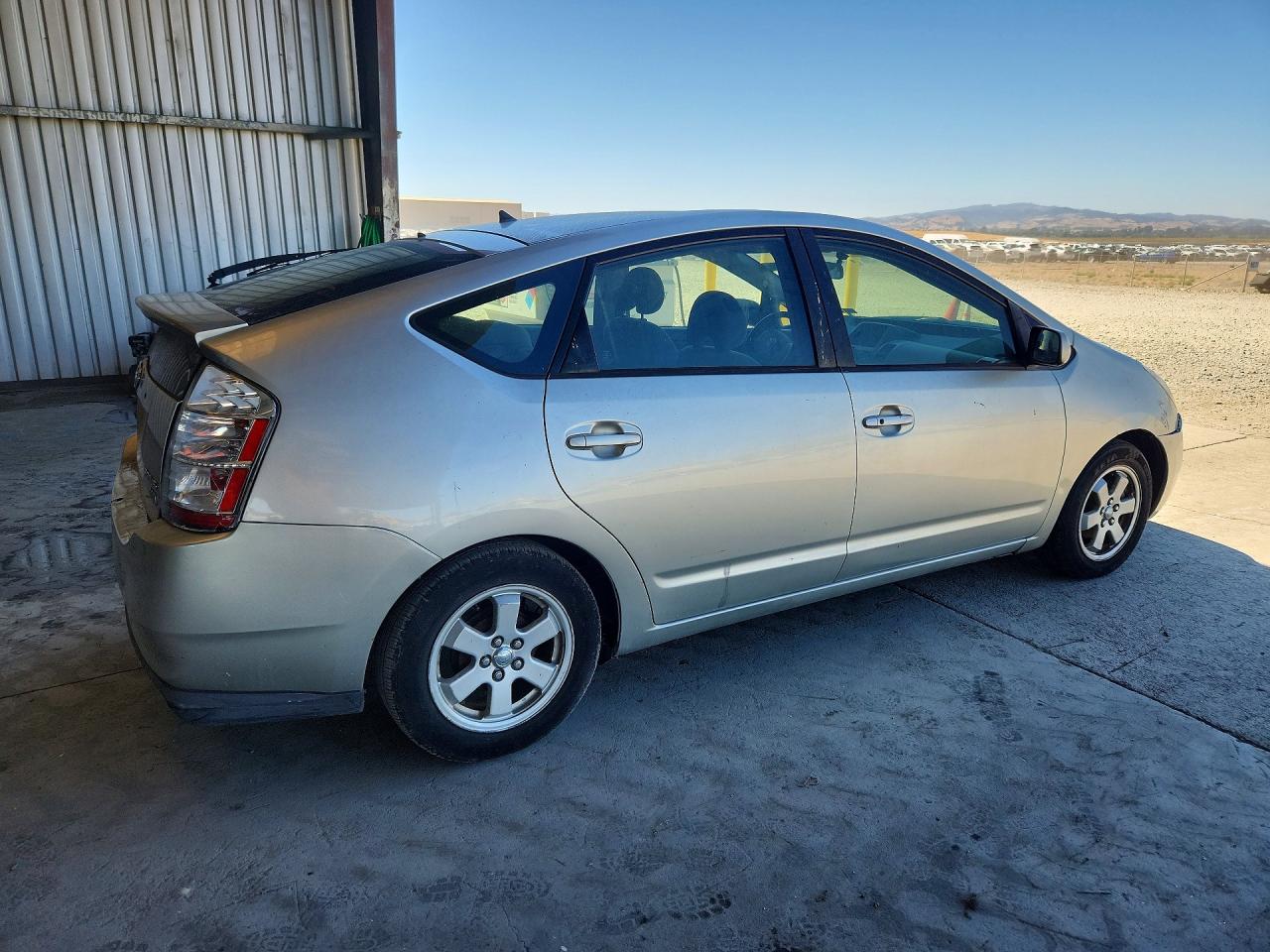 2004 Toyota Prius Base Серебряный vin: JTDKB20U540098840