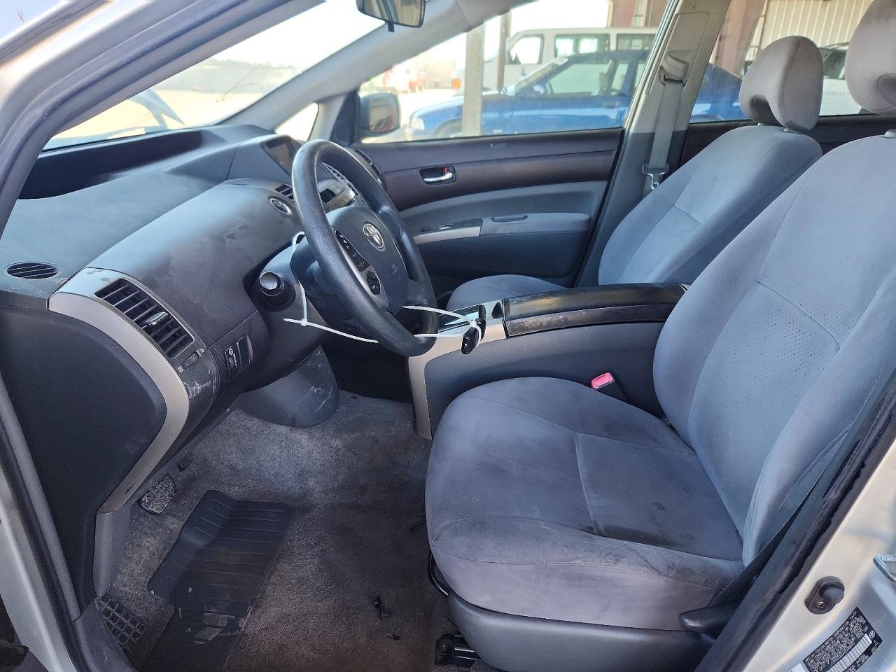 2004 Toyota Prius Base Серебряный vin: JTDKB20U540098840