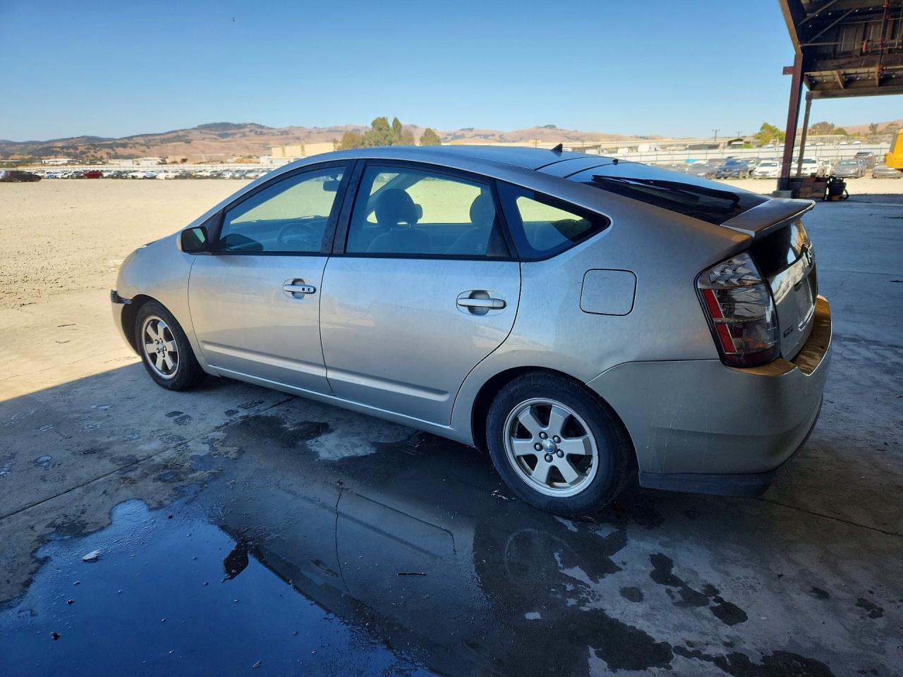 2004 Toyota Prius Base Серебряный vin: JTDKB20U540098840