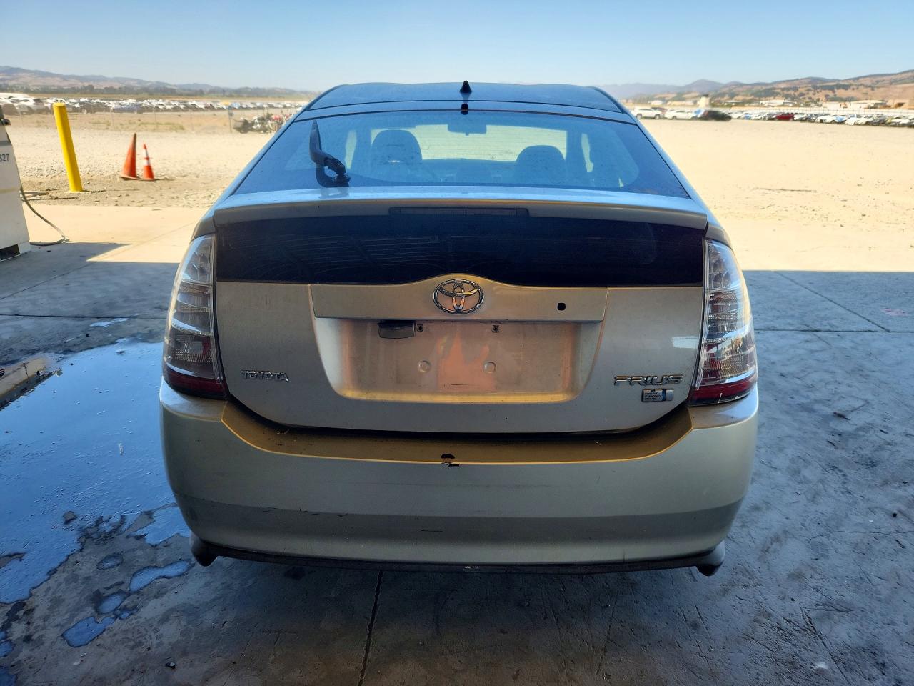 2004 Toyota Prius Base Серебряный vin: JTDKB20U540098840