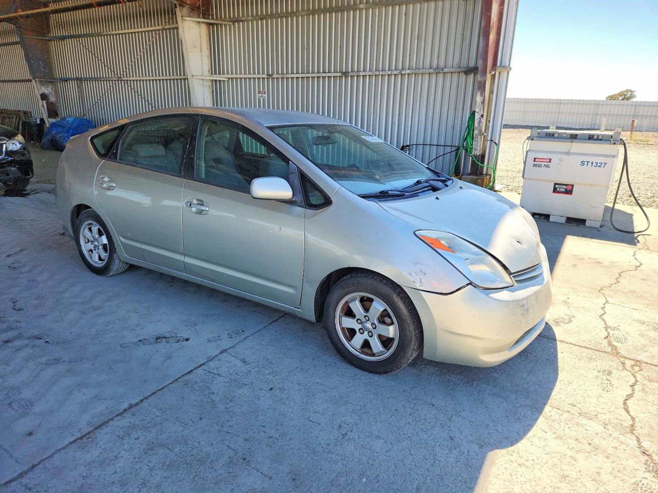 2004 Toyota Prius Base Серебряный vin: JTDKB20U540098840